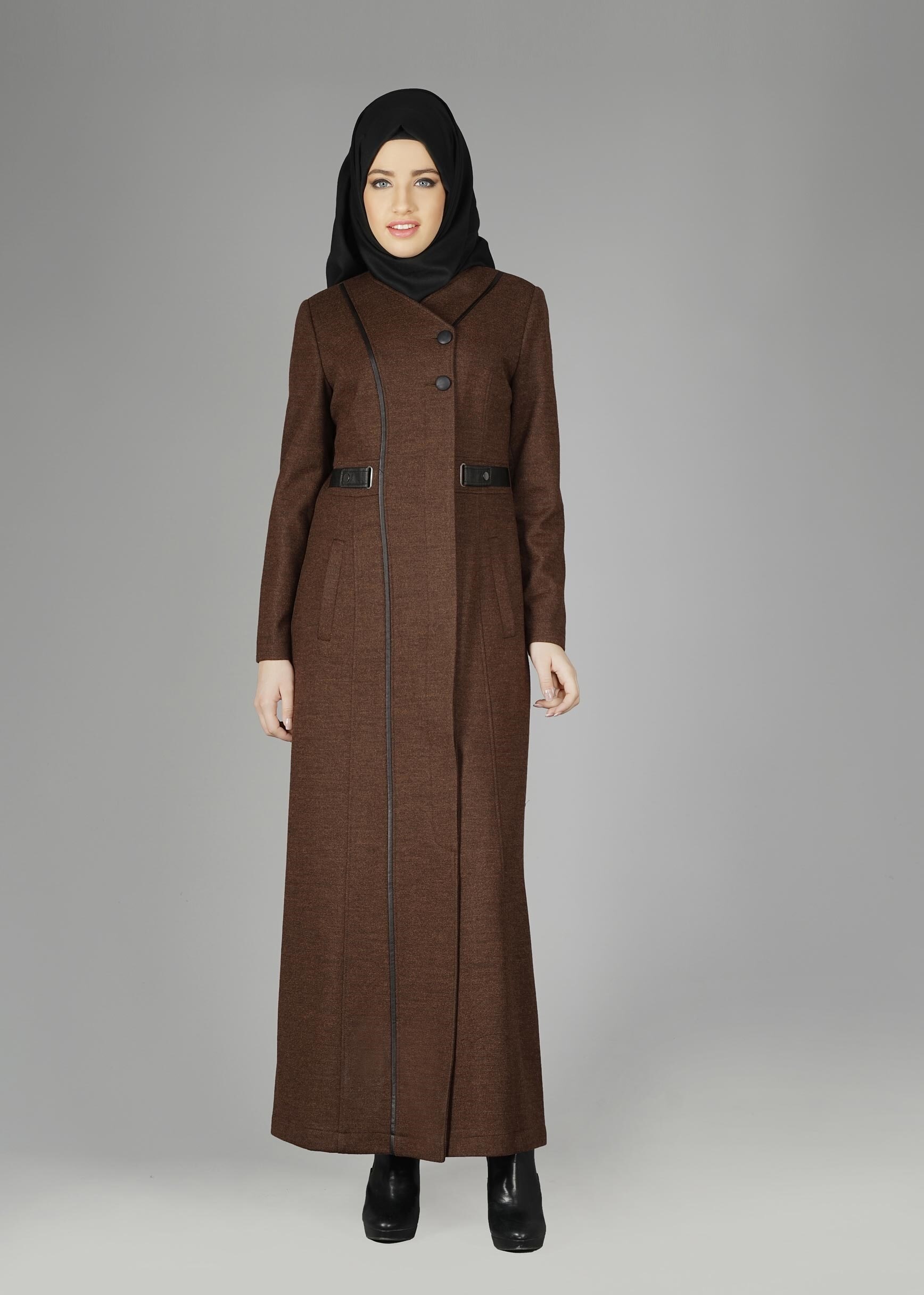Tesettür giyim KAHVE BEL KISMI DETAYLI DÜĞMELİ MANTO 9589