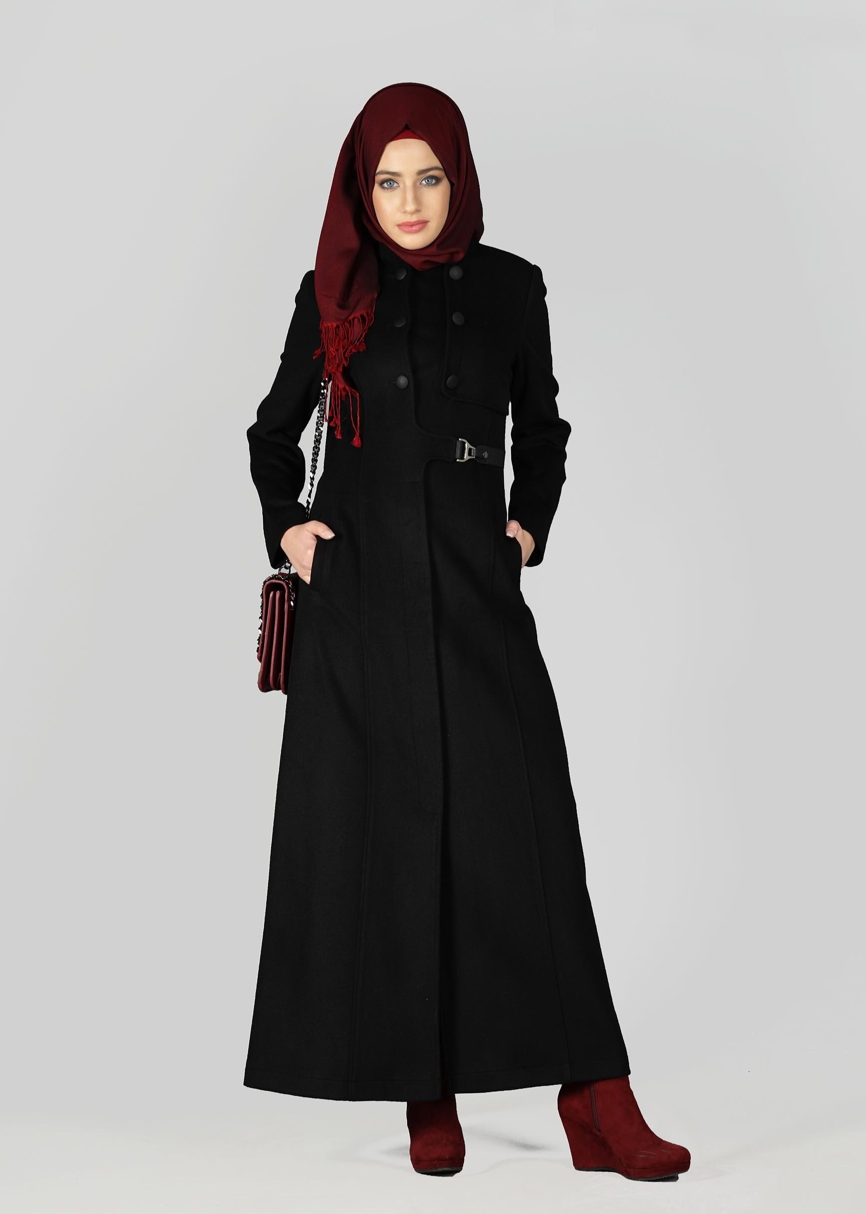 Tesettür giyim SİYAH DÜĞME DETAYLI MANTO 9590