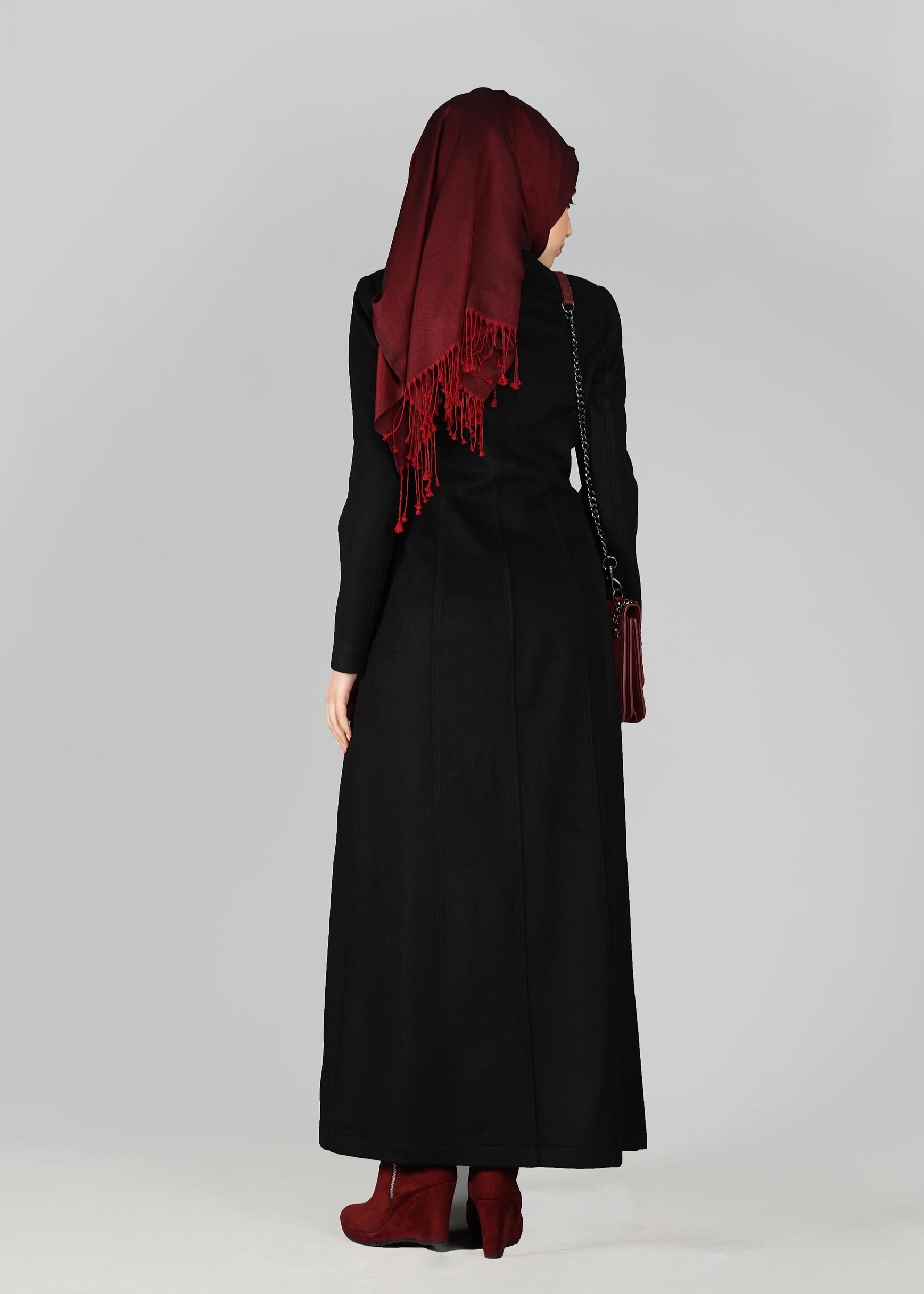 Tesettür giyim SİYAH DÜĞME DETAYLI MANTO 9590