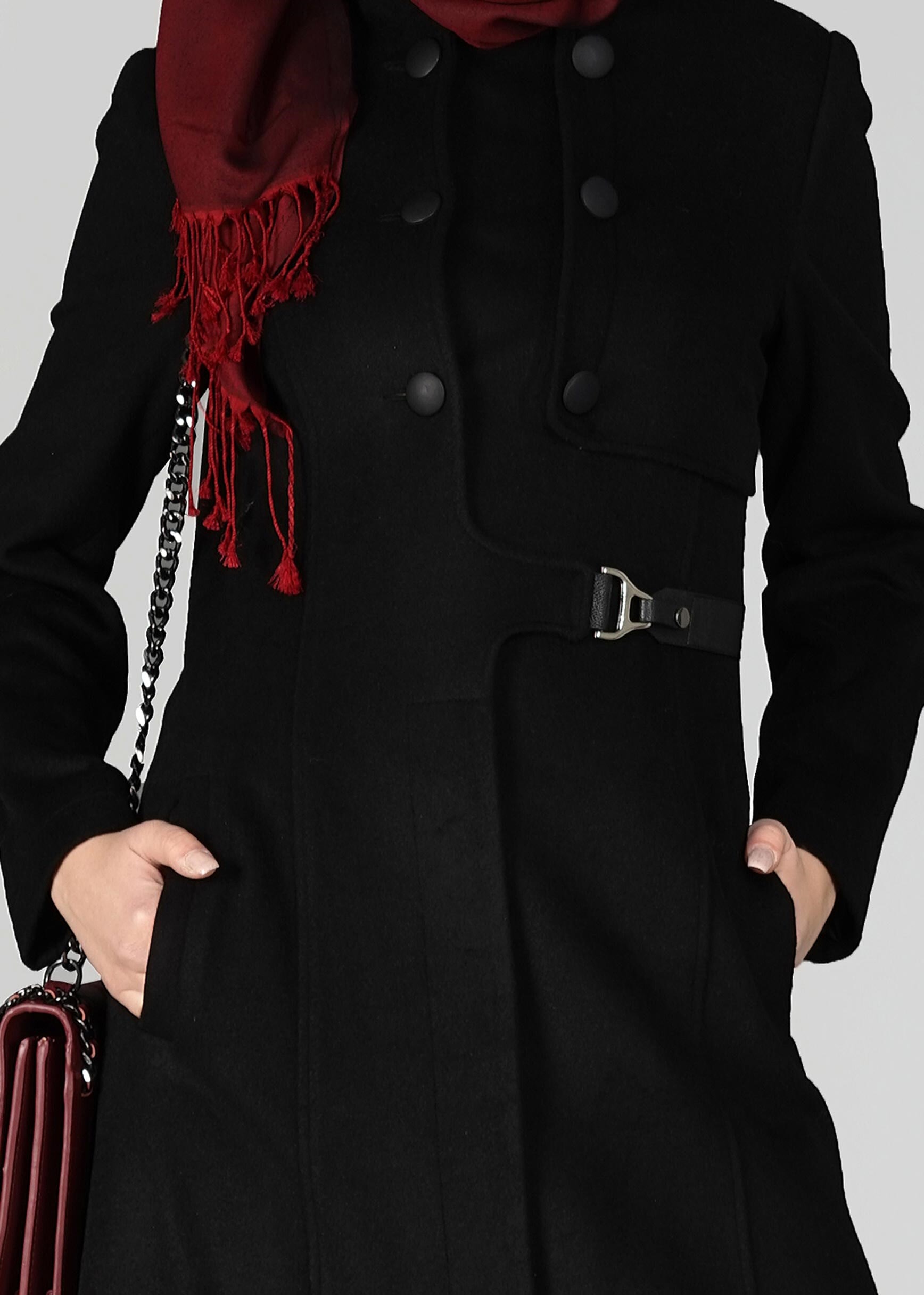 Tesettür giyim SİYAH DÜĞME DETAYLI MANTO 9590