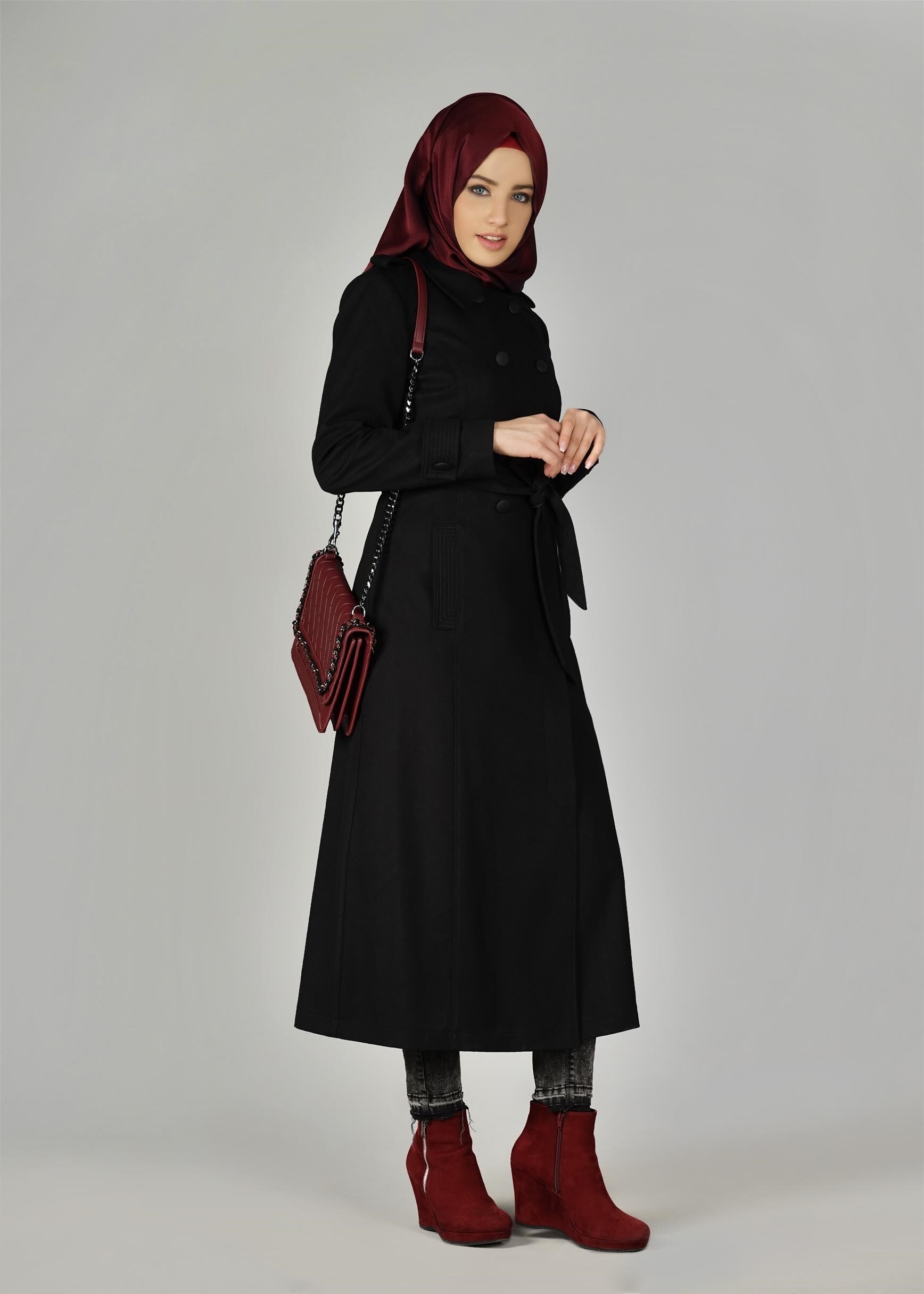 Tesettür giyim SİYAH KUŞAKLI DÜĞMELİ MANTO 9592