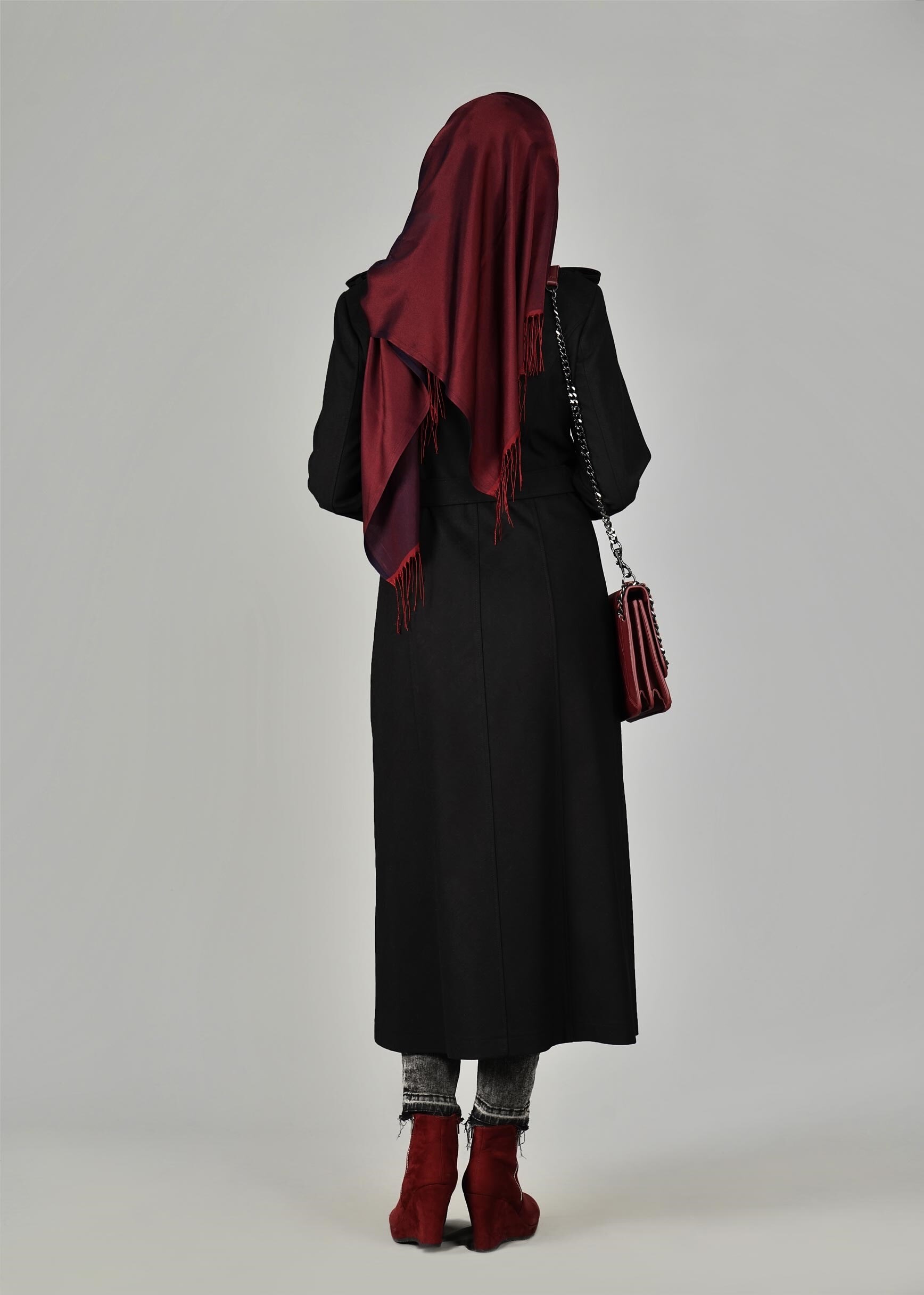 Tesettür giyim SİYAH KUŞAKLI DÜĞMELİ MANTO 9592