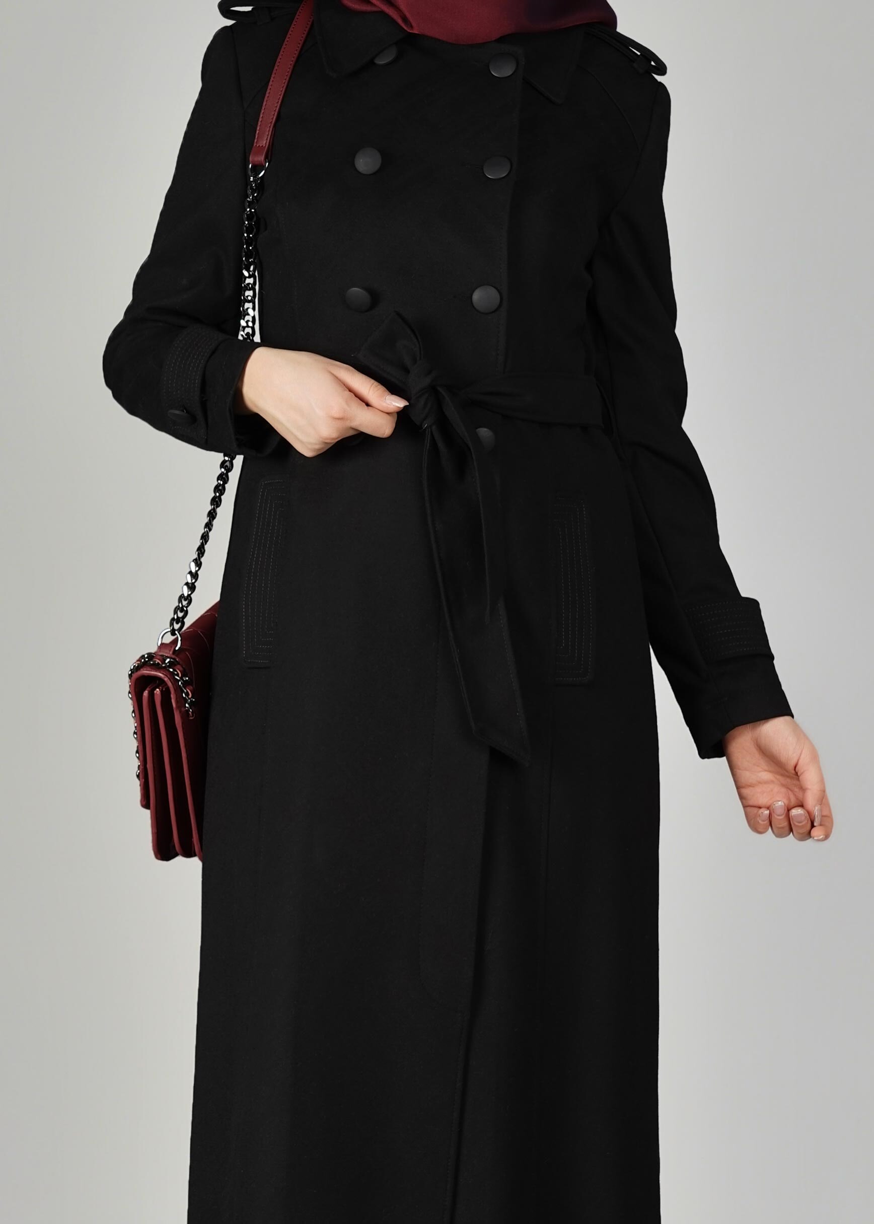 Tesettür giyim SİYAH KUŞAKLI DÜĞMELİ MANTO 9592