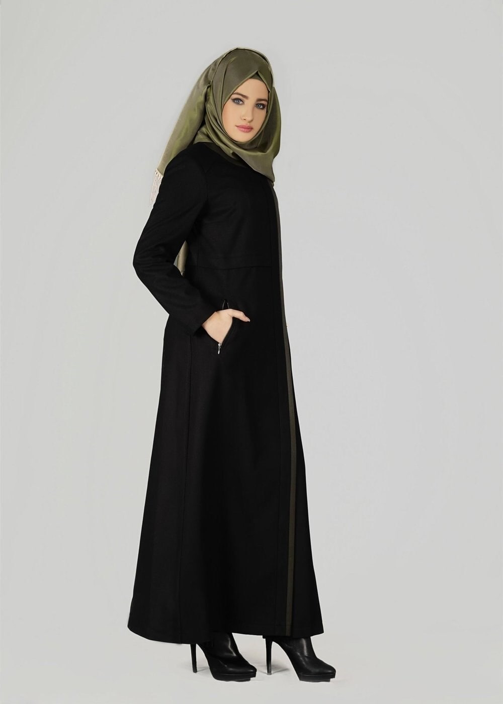 Tesettür giyim SİYAH FERMUARLI CEPLİ MANTO 9602