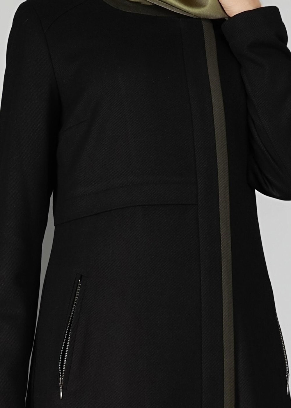 Tesettür giyim SİYAH FERMUARLI CEPLİ MANTO 9602