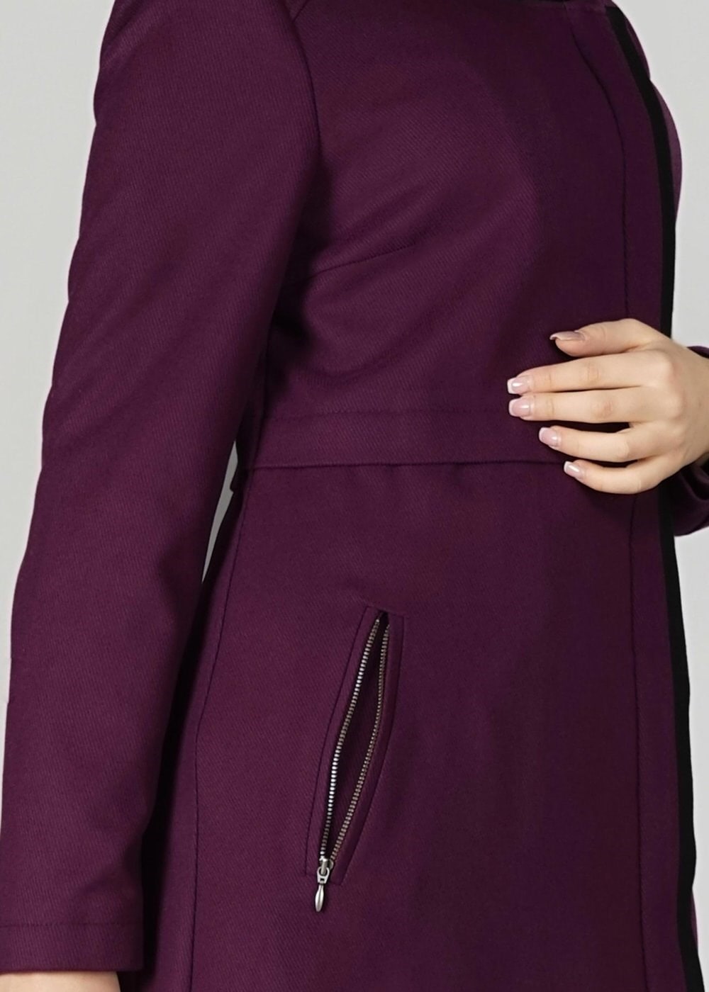 Tesettür giyim MOR FERMUARLI CEPLİ MANTO 9602