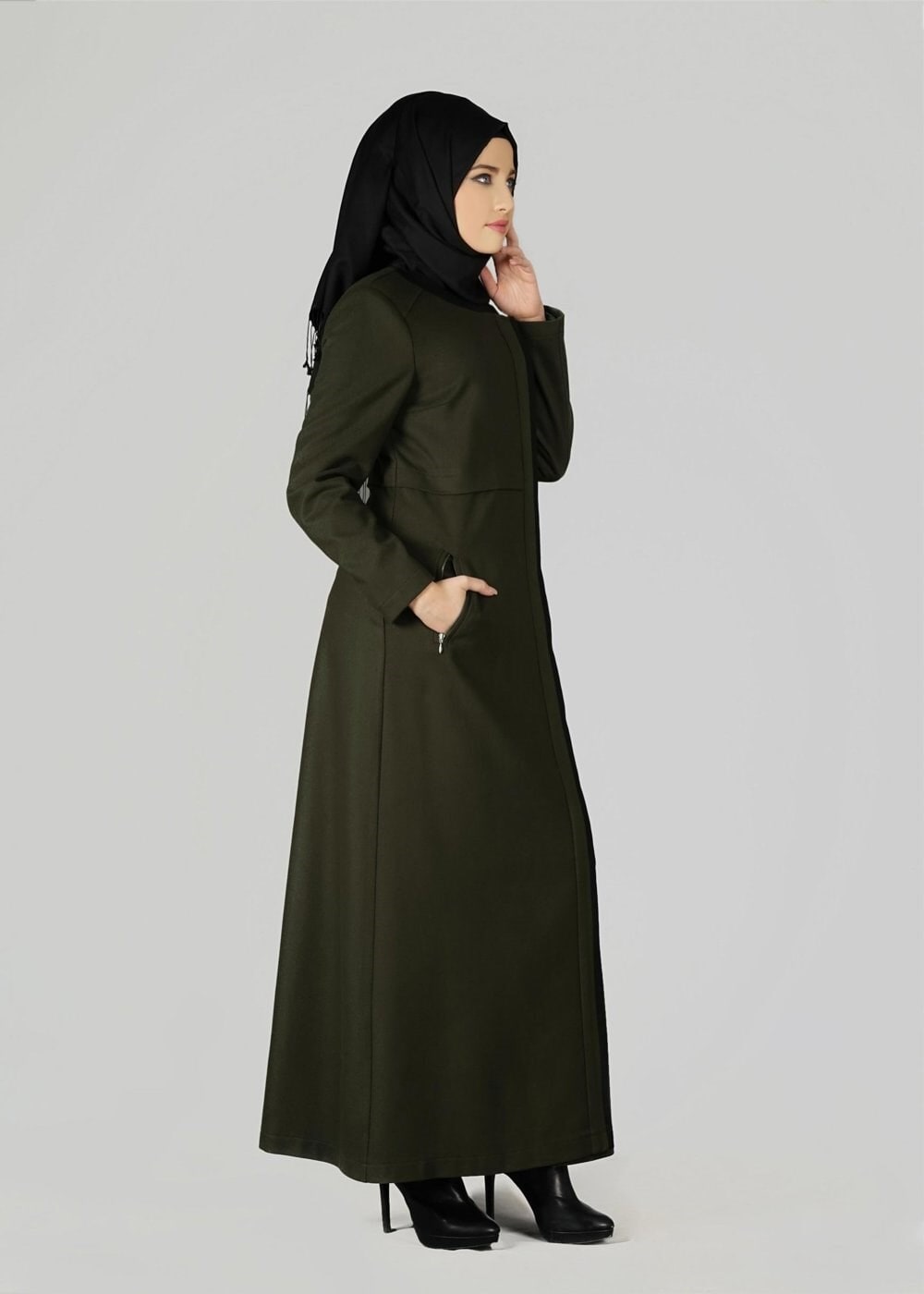 Tesettür giyim HAKİ FERMUARLI CEPLİ MANTO 9602