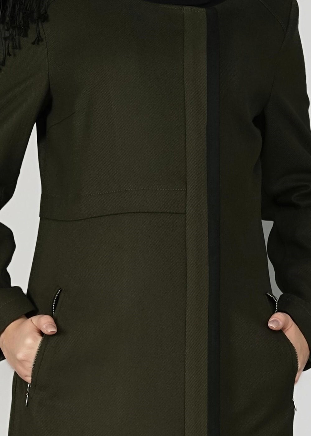 Tesettür giyim HAKİ FERMUARLI CEPLİ MANTO 9602