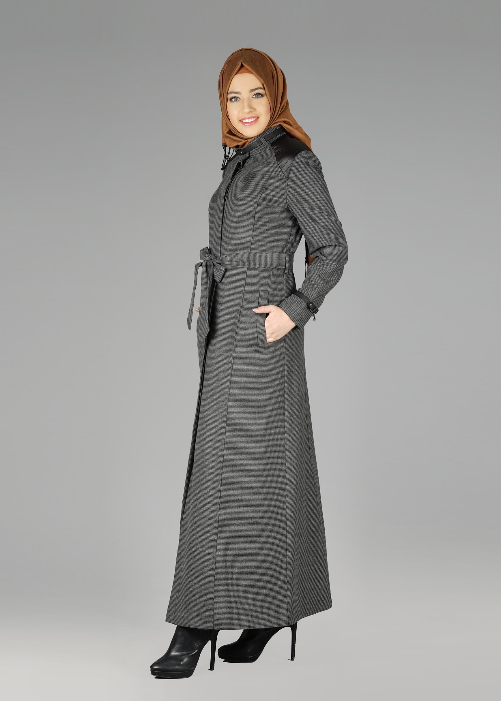 Tesettür giyim GRİ DOKULU KUŞAKLI PARDESÜ 1872
