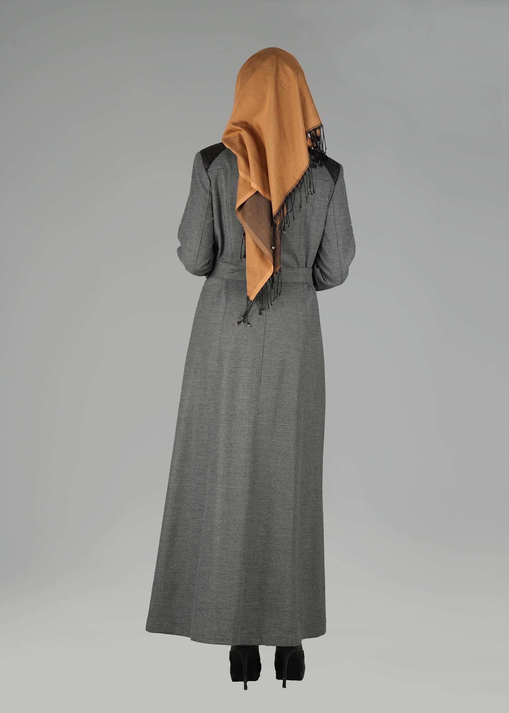 Tesettür giyim GRİ DOKULU KUŞAKLI PARDESÜ 1872