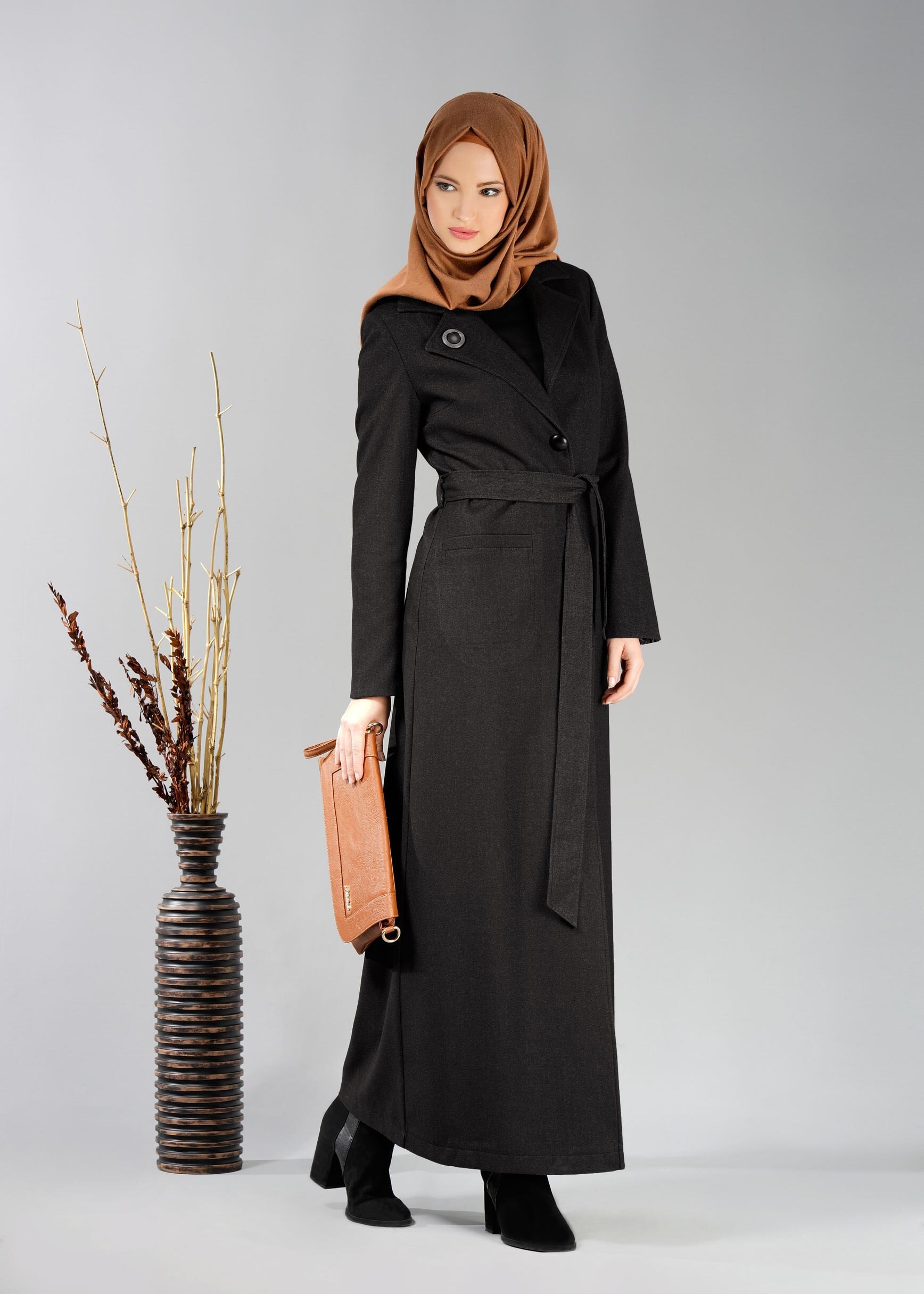 Tesettür giyim SİYAH KRUVAZE YAKA KUŞAKLI PARDESÜ 1878