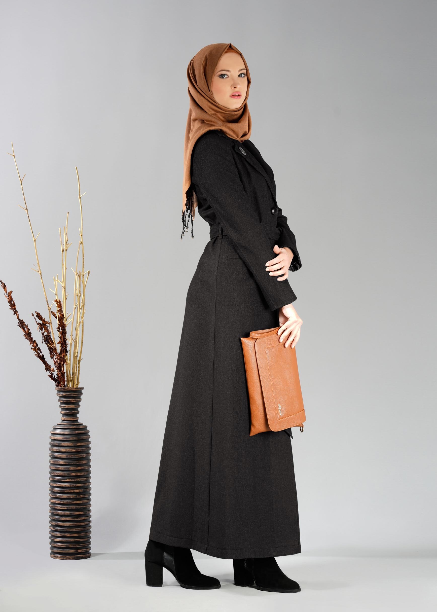 Tesettür giyim SİYAH KRUVAZE YAKA KUŞAKLI PARDESÜ 1878