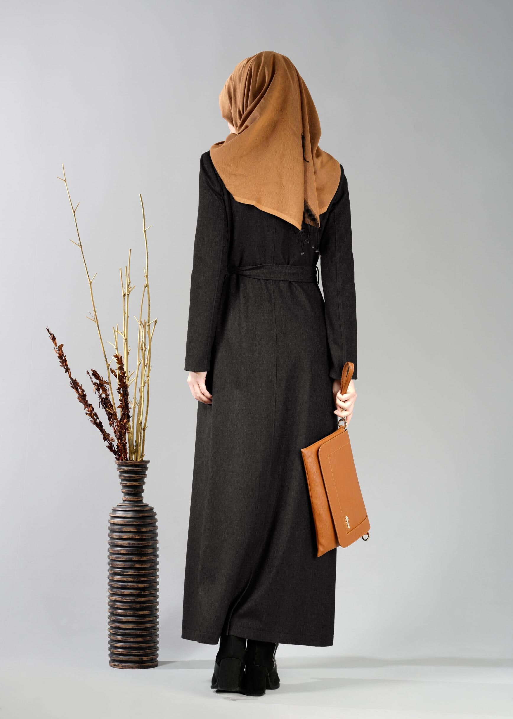 Tesettür giyim SİYAH KRUVAZE YAKA KUŞAKLI PARDESÜ 1878