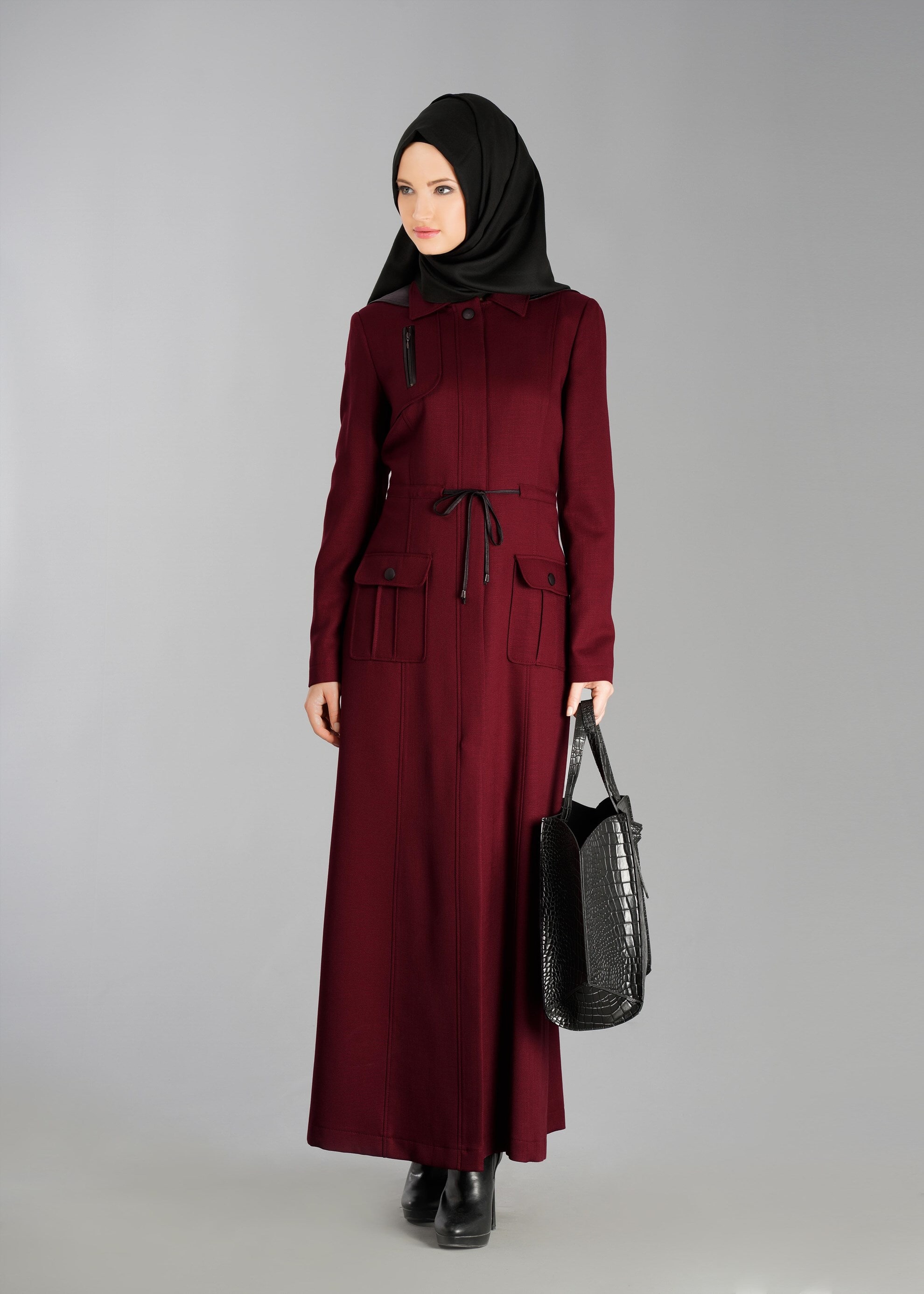 Tesettür giyim BORDO BELİ BÜZGÜLÜ CEP DETAYLI PARDESÜ 1884