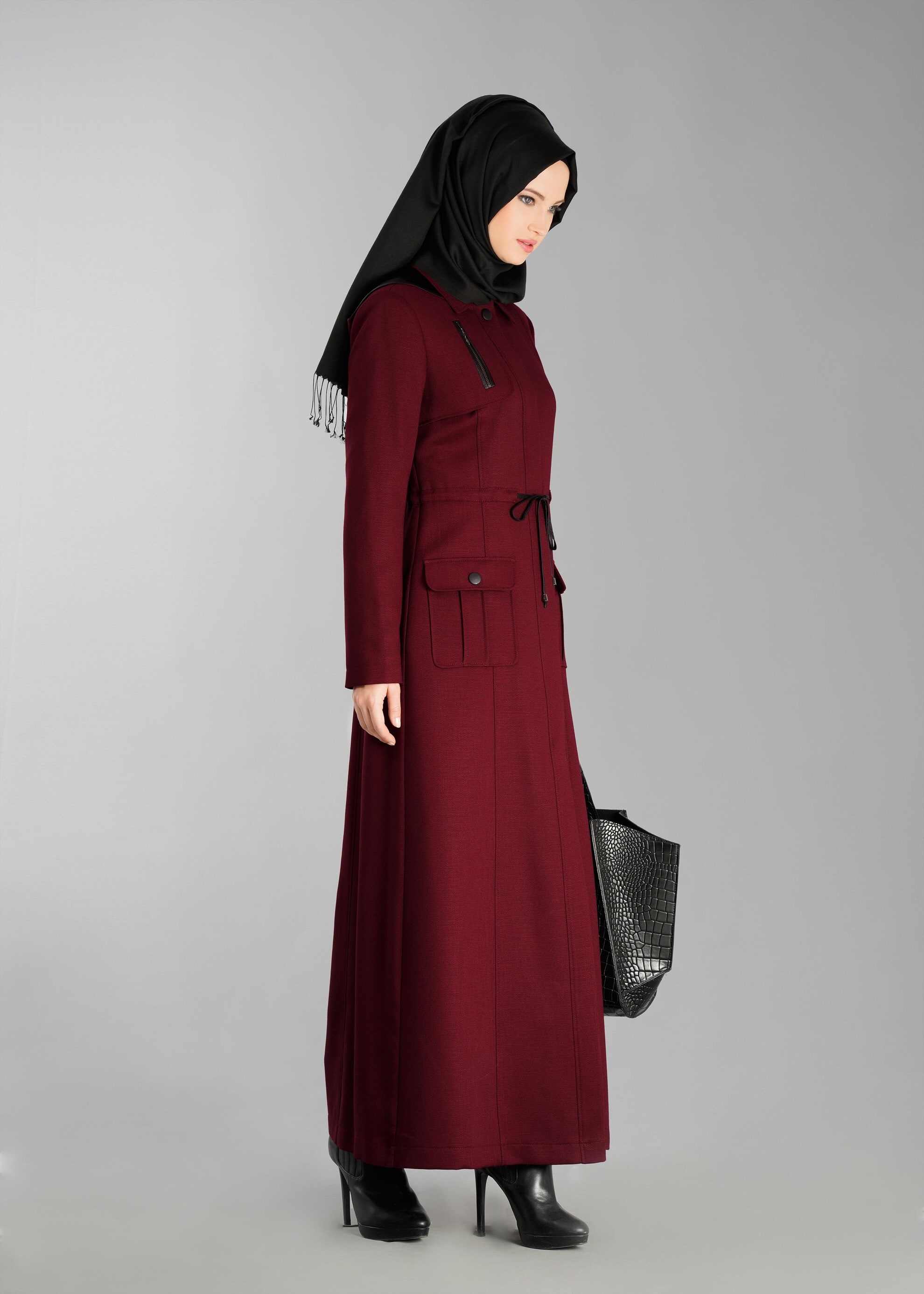 Tesettür giyim BORDO BELİ BÜZGÜLÜ CEP DETAYLI PARDESÜ 1884