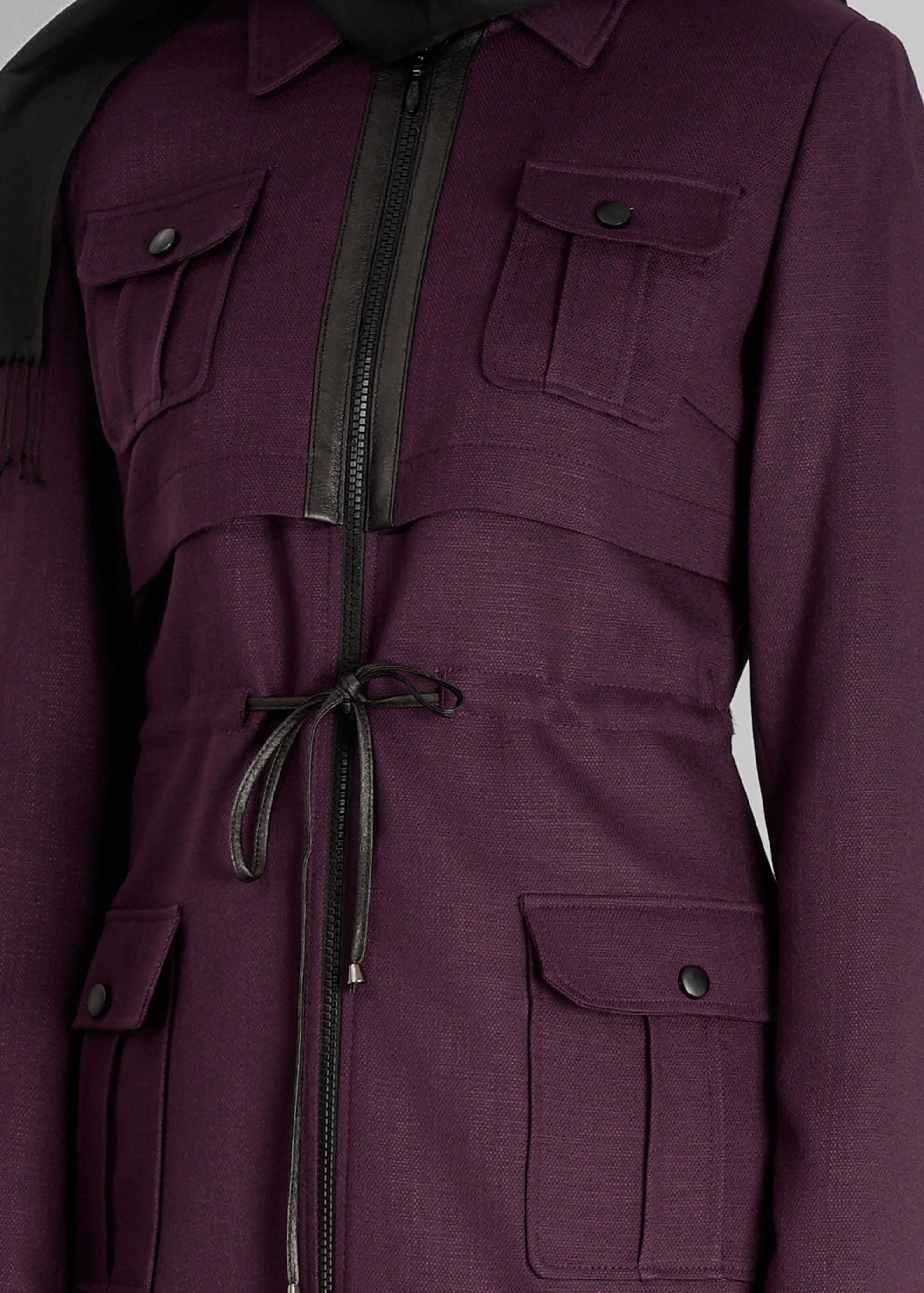 Tesettür giyim MOR BELDEN BÜZGÜLÜ FERMUARLI PARDESÜ 1890