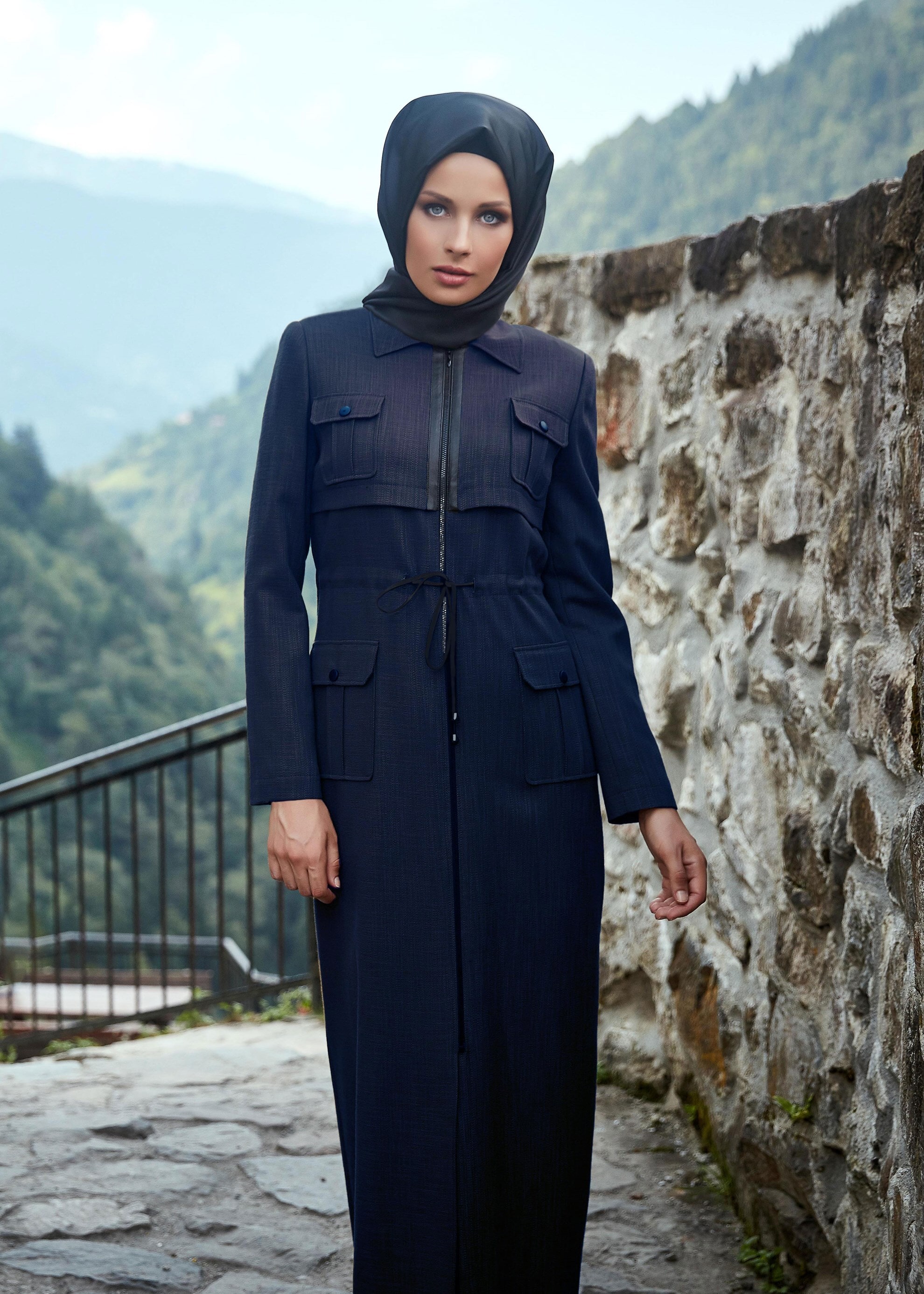 Tesettür giyim LACİVERT BELDEN BÜZGÜLÜ FERMUARLI PARDESÜ 1890