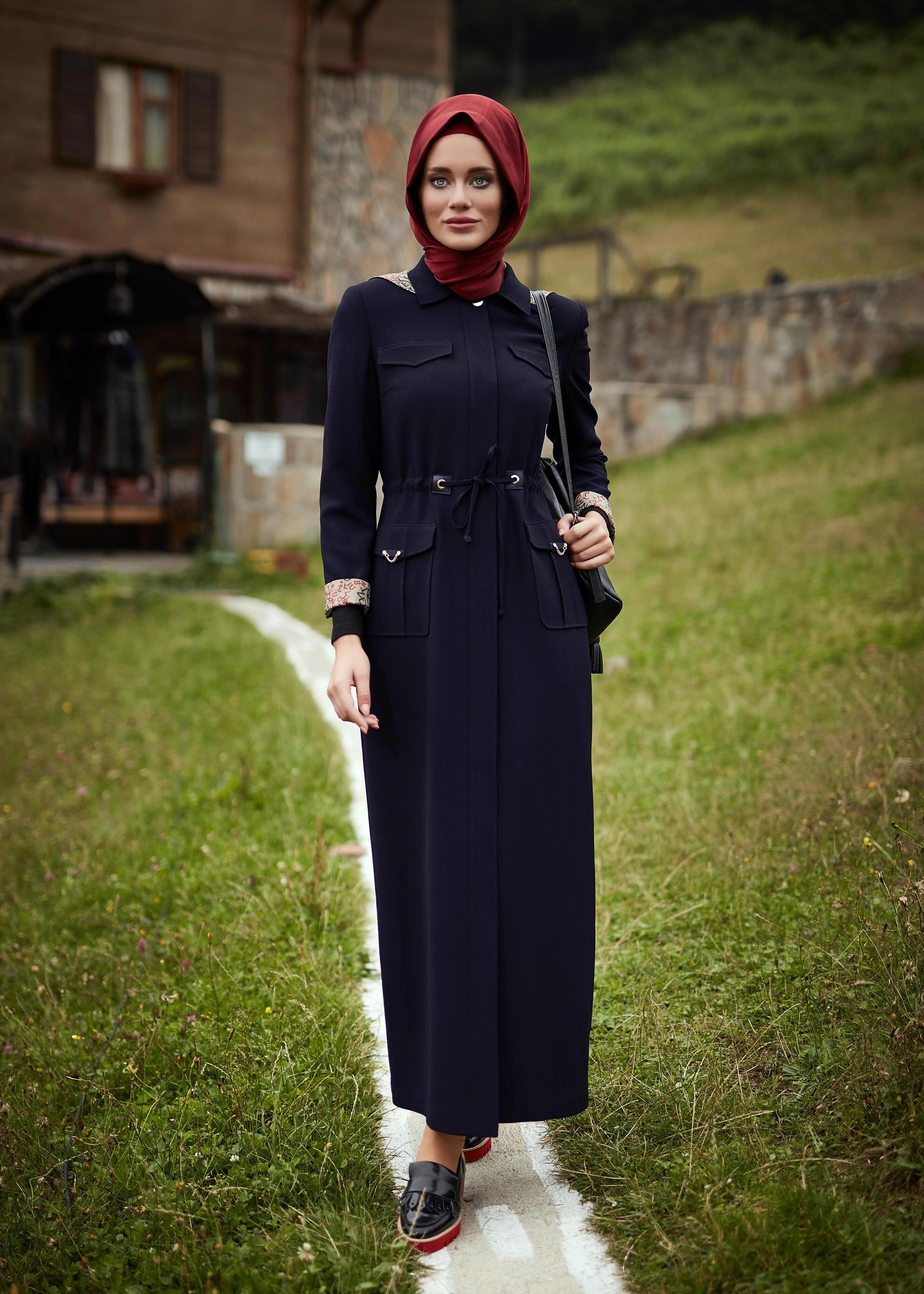 Tesettür giyim LACİVERT KAPÜŞONLU BELDEN BÜZGÜLÜ PARDESÜ 1891