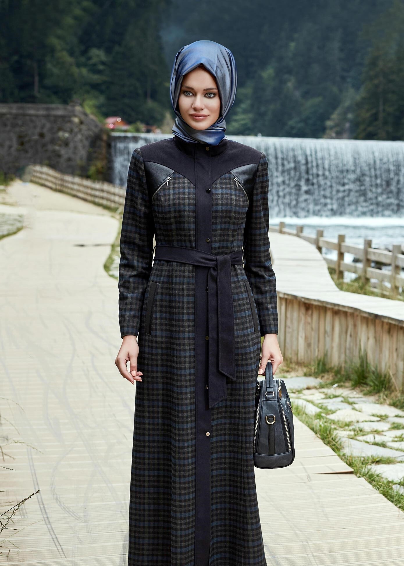Tesettür giyim LACİVERT ÇITÇITLI KARELİ PARDESÜ 1904