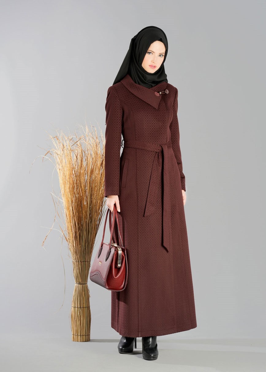 Tesettür giyim BORDO YAKASI DÜĞMELİ PARDESÜ 1911