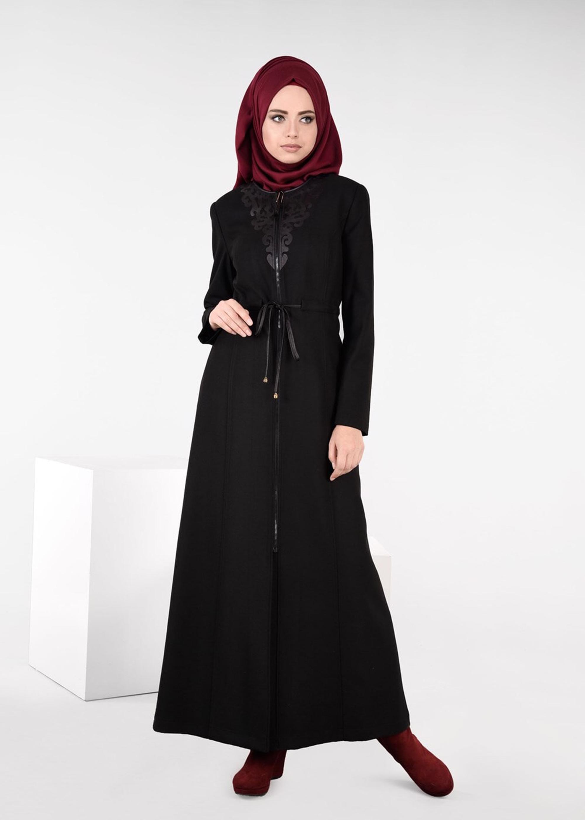 Tesettür giyim SİYAH BELİ BÜZGÜLÜ FERMUARLI PARDESÜ 1920