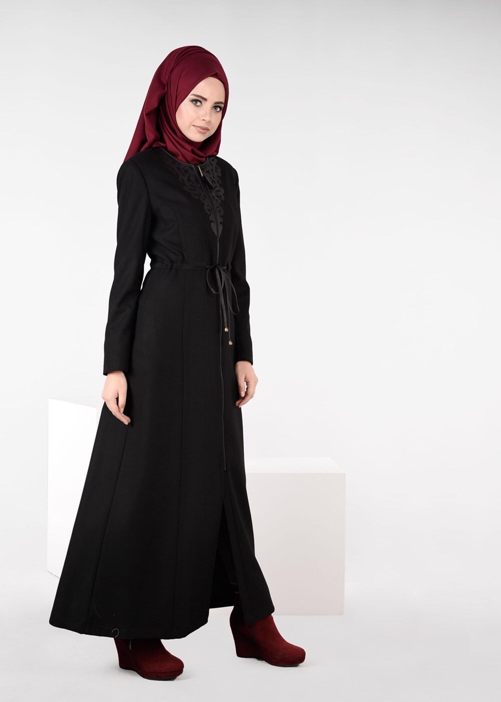 Tesettür giyim SİYAH BELİ BÜZGÜLÜ FERMUARLI PARDESÜ 1920