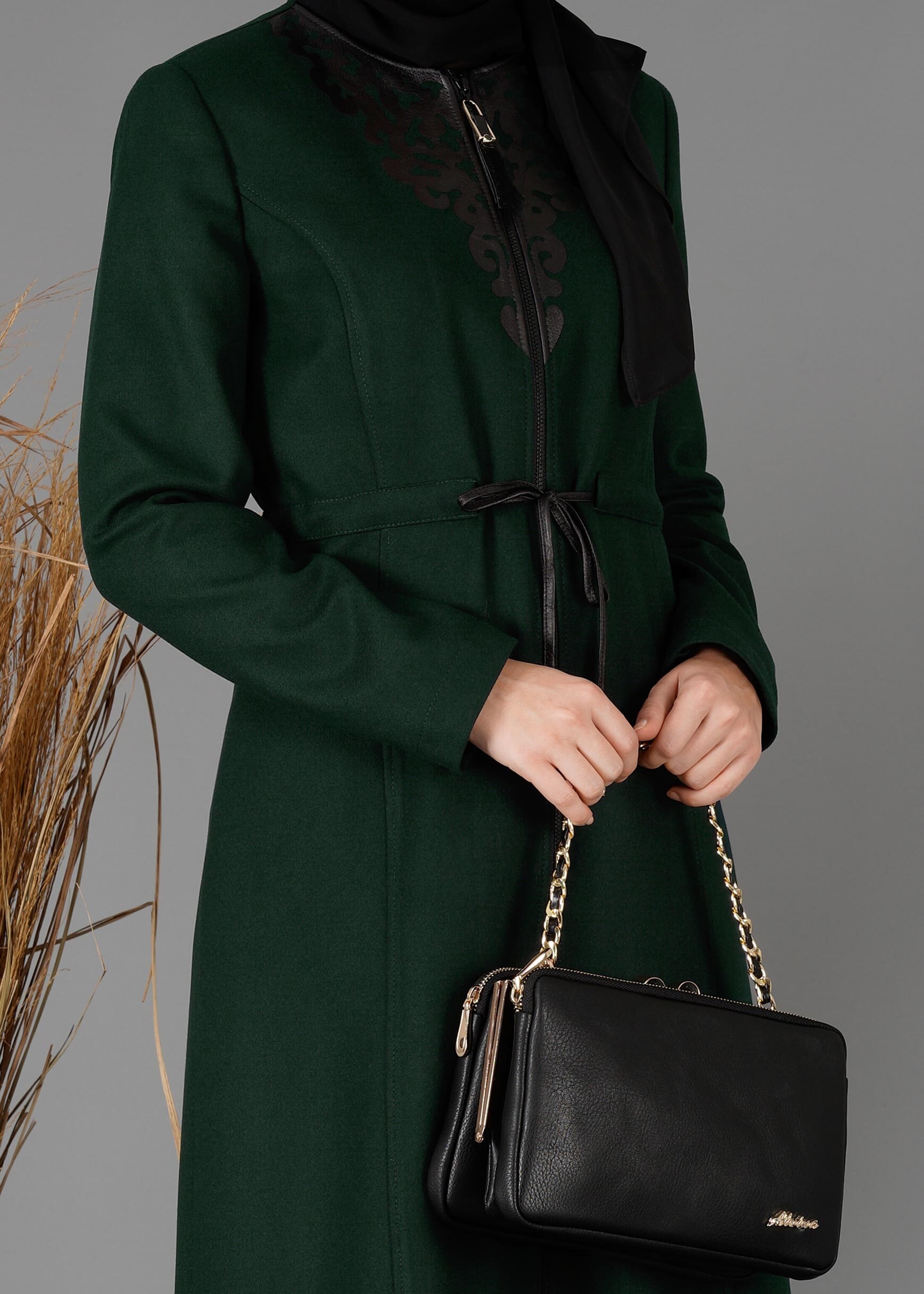 Tesettür giyim YEŞİL BELİ BÜZGÜLÜ FERMUARLI PARDESÜ 1920