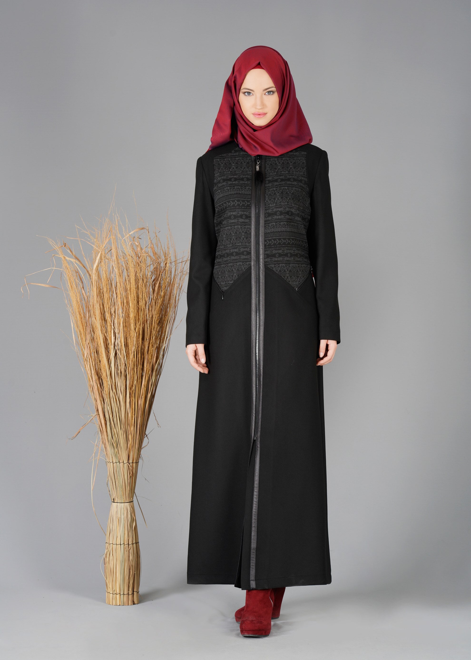 Tesettür giyim SİYAH FERMUARLI ETNİK DESENLİ PARDESÜ 1921