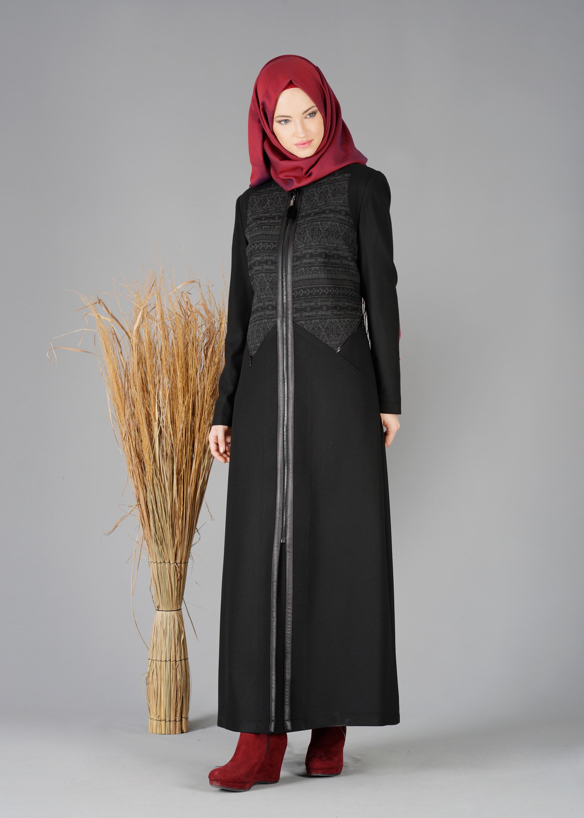 Tesettür giyim SİYAH FERMUARLI ETNİK DESENLİ PARDESÜ 1921