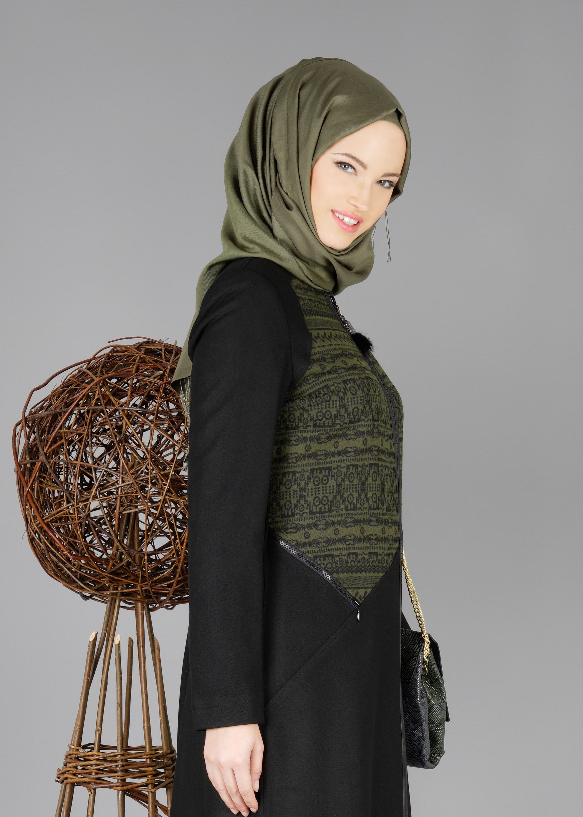 Tesettür giyim SİYAH FERMUARLI ETNİK DESENLİ PARDESÜ 1921