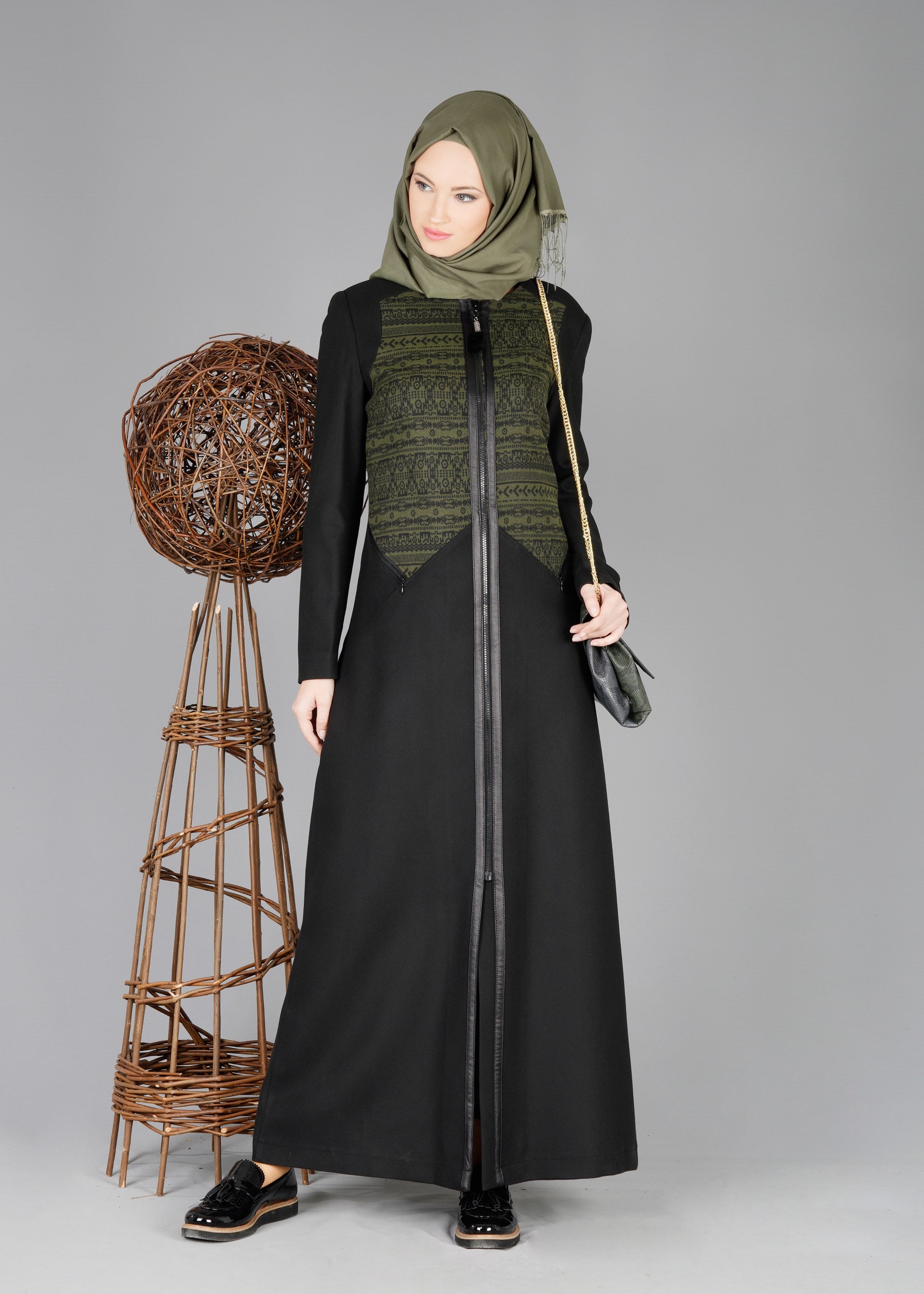 Tesettür giyim SİYAH FERMUARLI ETNİK DESENLİ PARDESÜ 1921
