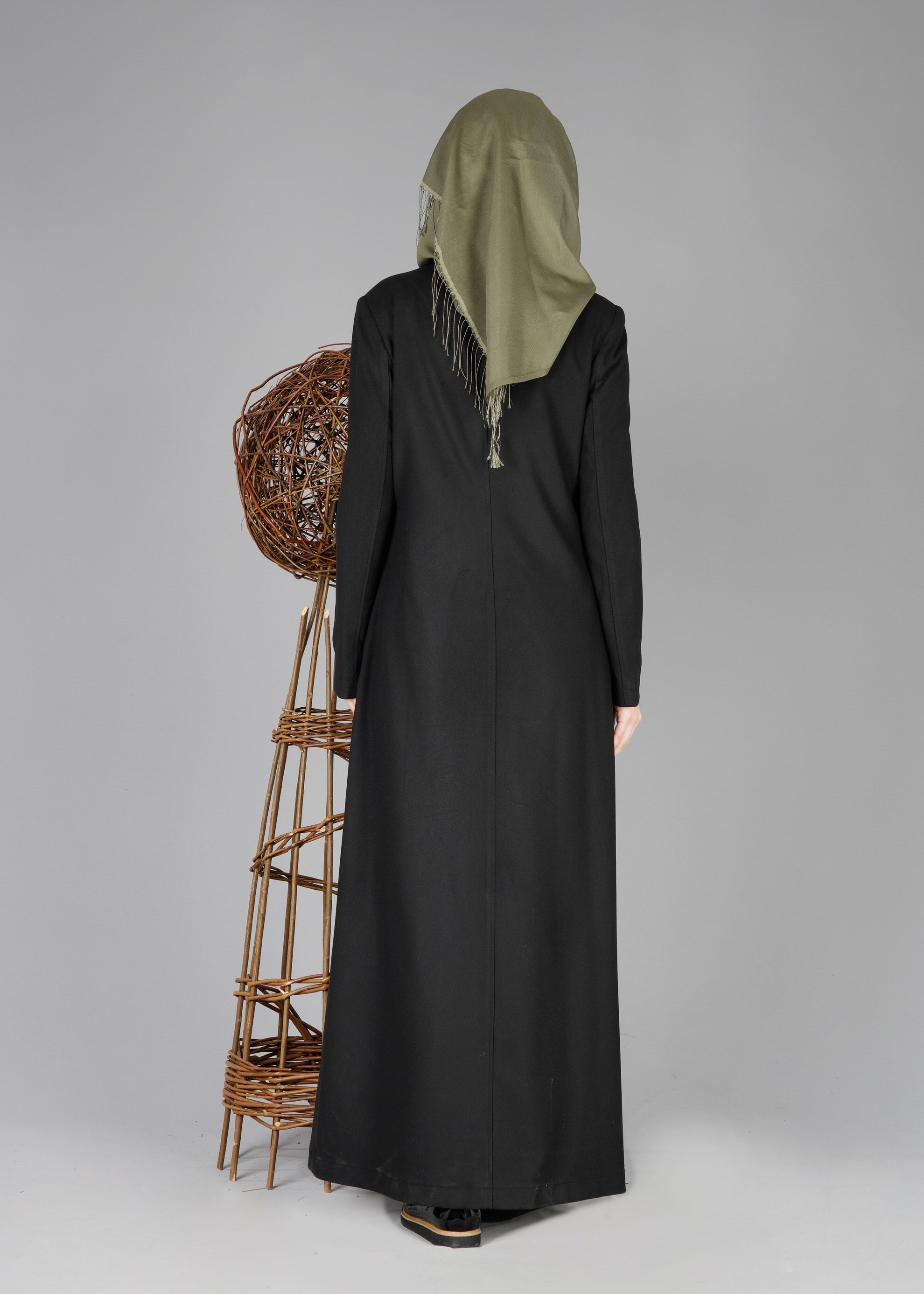 Tesettür giyim SİYAH FERMUARLI ETNİK DESENLİ PARDESÜ 1921