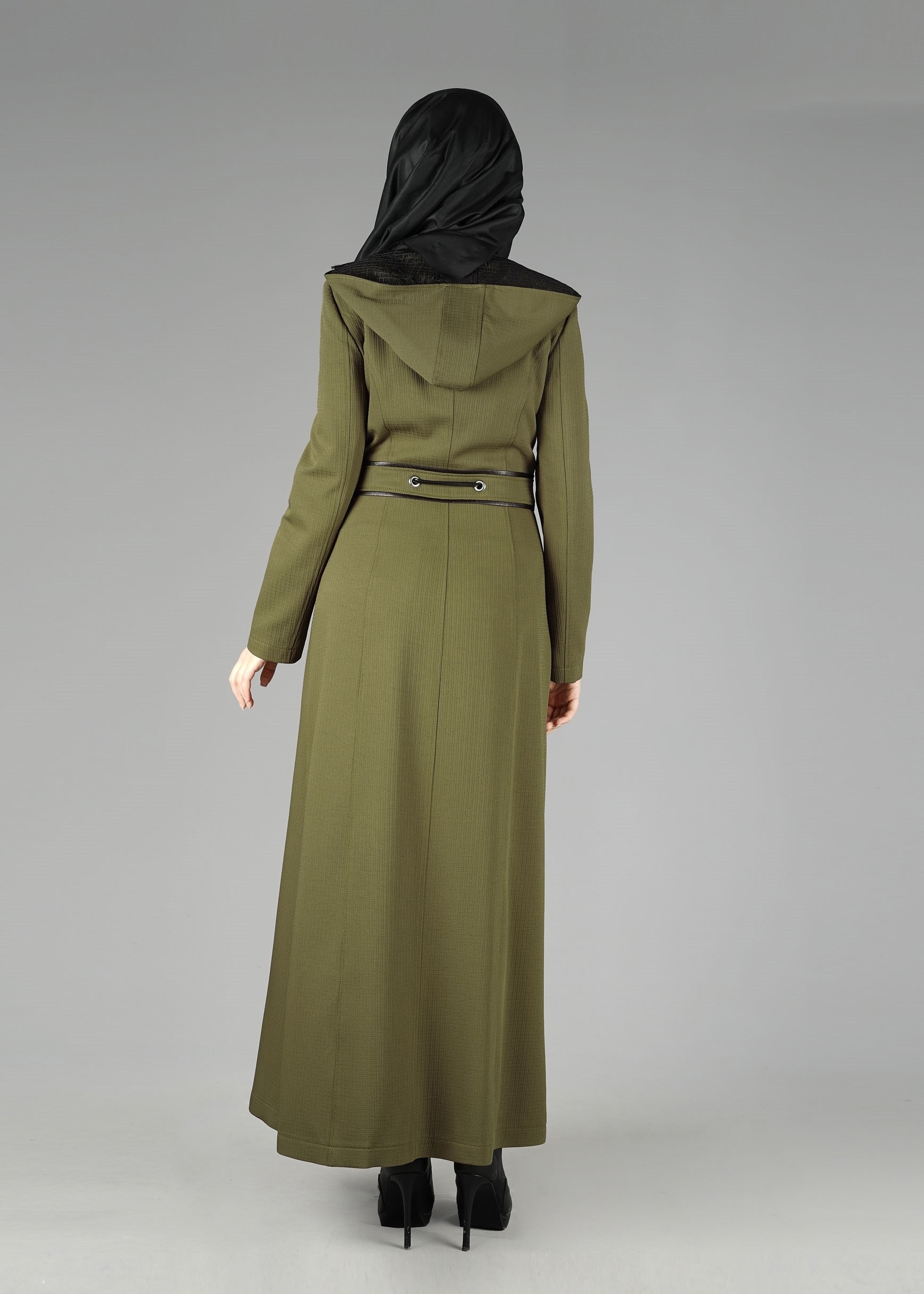 Tesettür giyim HAKİ BELDEN BAĞCIKLI FERMUARLI PARDESÜ 1923