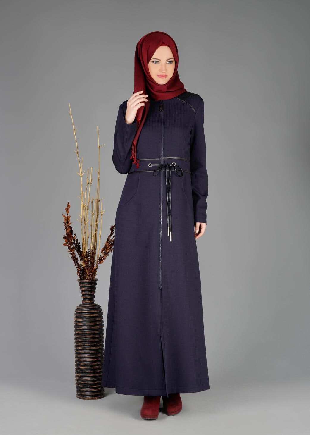 Tesettür giyim LACİVERT BELDEN BAĞCIKLI FERMUARLI PARDESÜ 1923