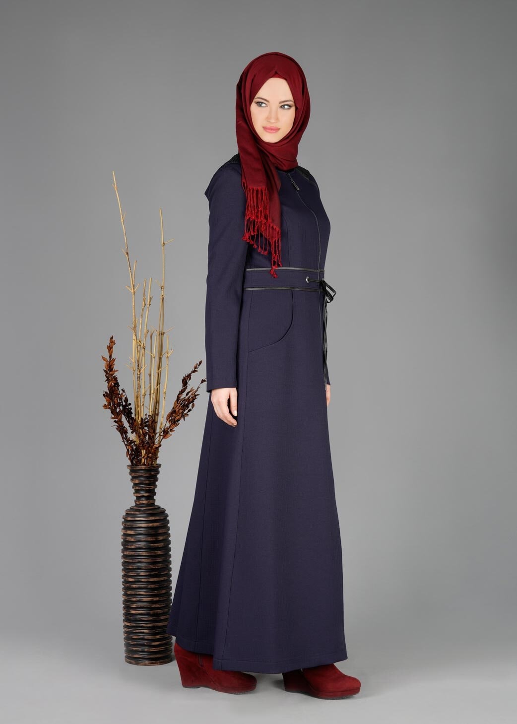 Tesettür giyim LACİVERT BELDEN BAĞCIKLI FERMUARLI PARDESÜ 1923