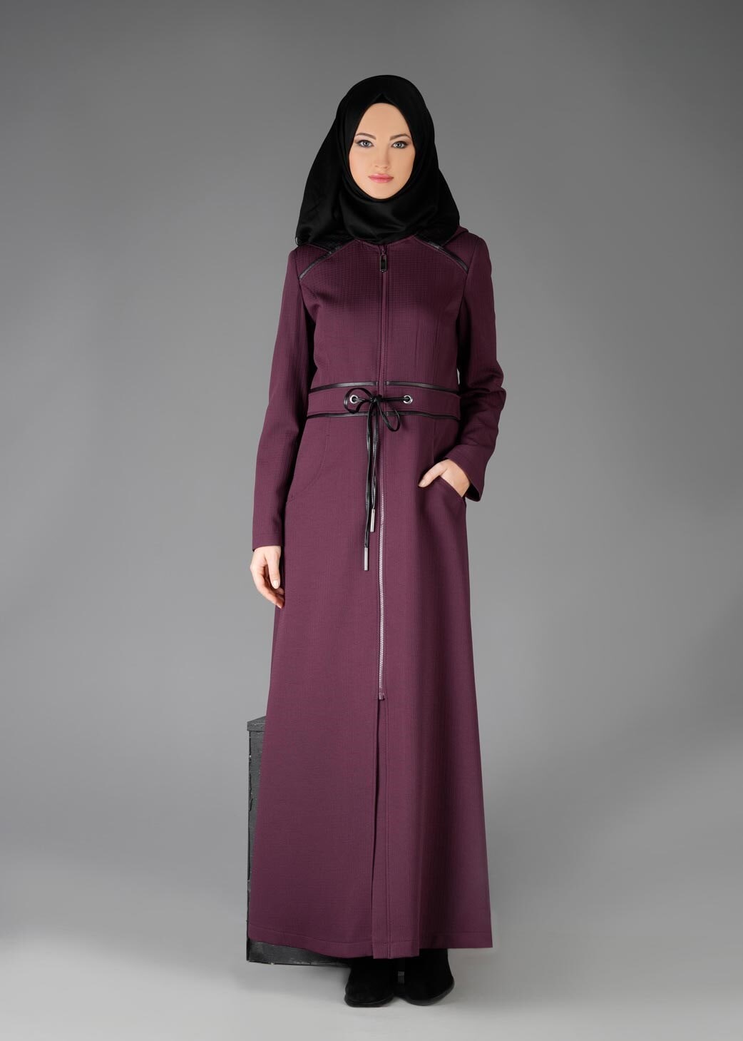 Tesettür giyim MÜRDÜM BELDEN BAĞCIKLI FERMUARLI PARDESÜ 1923