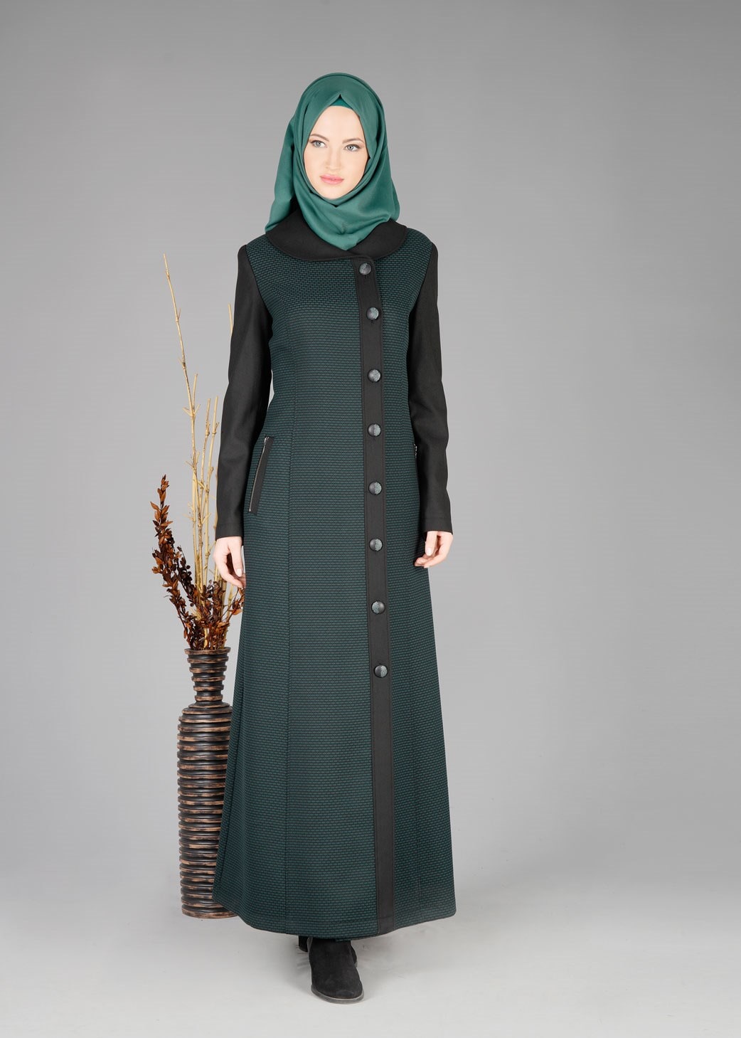 Tesettür giyim YEŞİL DESENLİ DÜĞMELİ PARDESÜ 1934