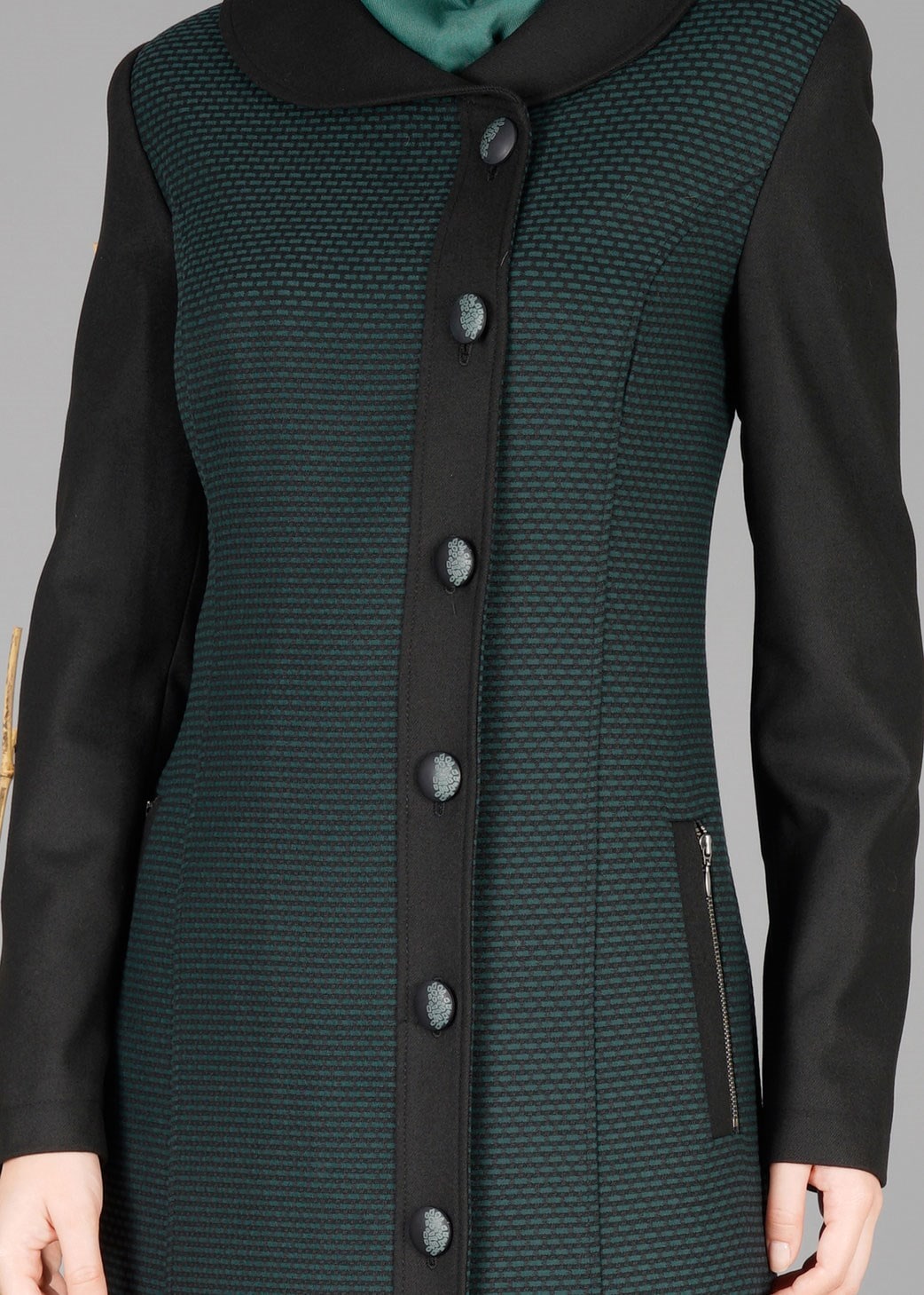 Tesettür giyim YEŞİL DESENLİ DÜĞMELİ PARDESÜ 1934