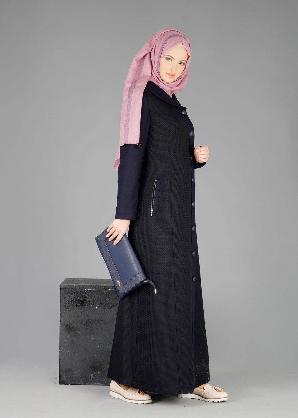 Tesettür giyim LACİVERT DESENLİ DÜĞMELİ PARDESÜ 1934