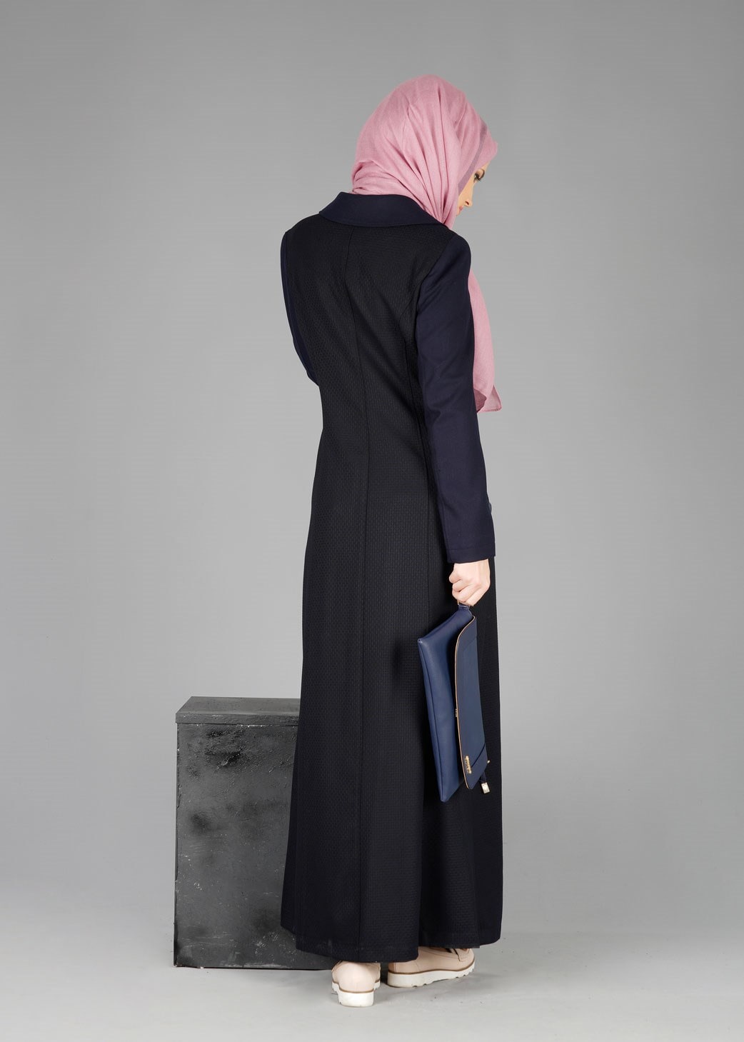 Tesettür giyim LACİVERT DESENLİ DÜĞMELİ PARDESÜ 1934