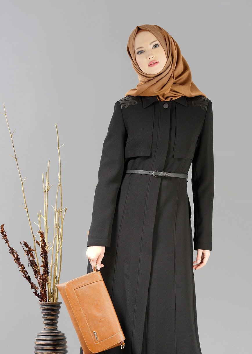 Tesettür giyim SİYAH OMUZ DETAYLI DÜĞMELİ PARDESÜ 1935