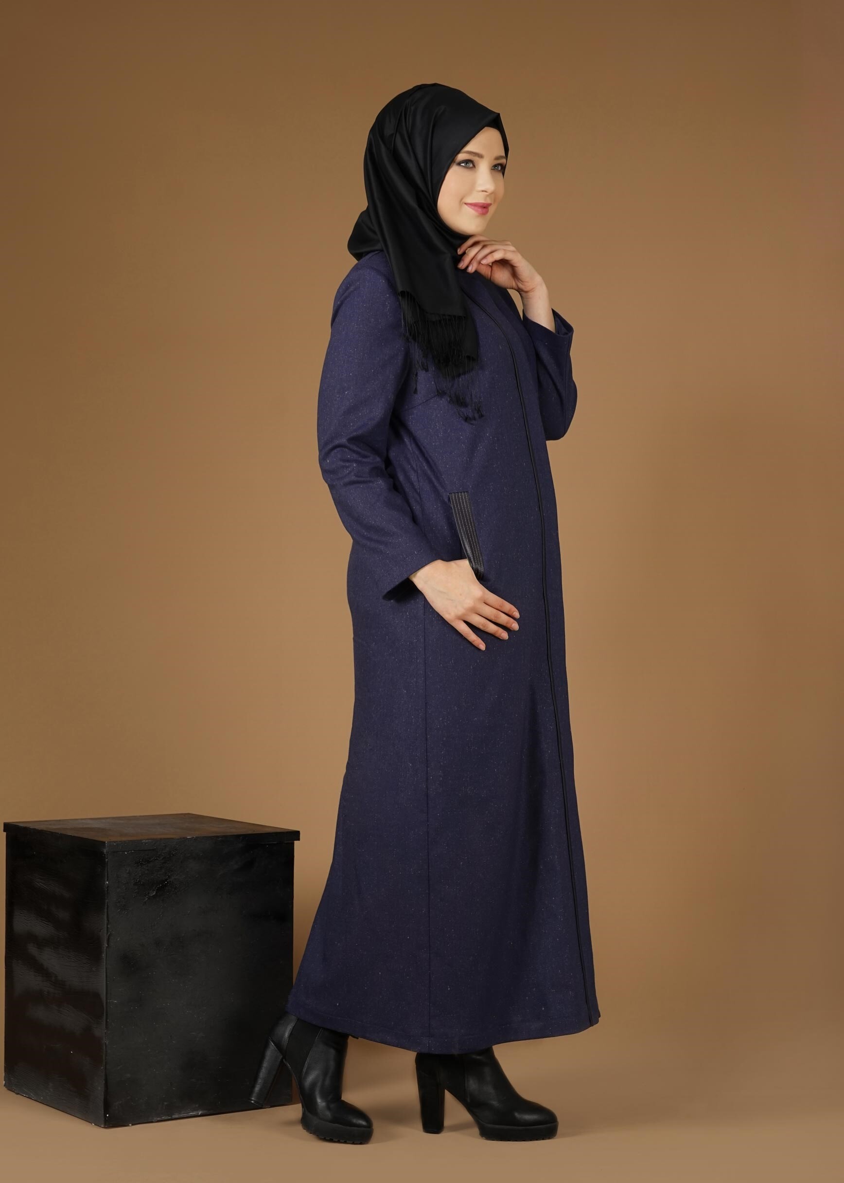 Vêtements hijab BLEU MARINE PARDESSUS AVEC BOUTONS DISSIMULÉES 1956 