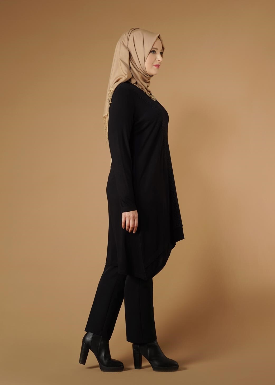 Tesettür giyim SİYAH ASİMETRİK KESİM TUNİK 2616 