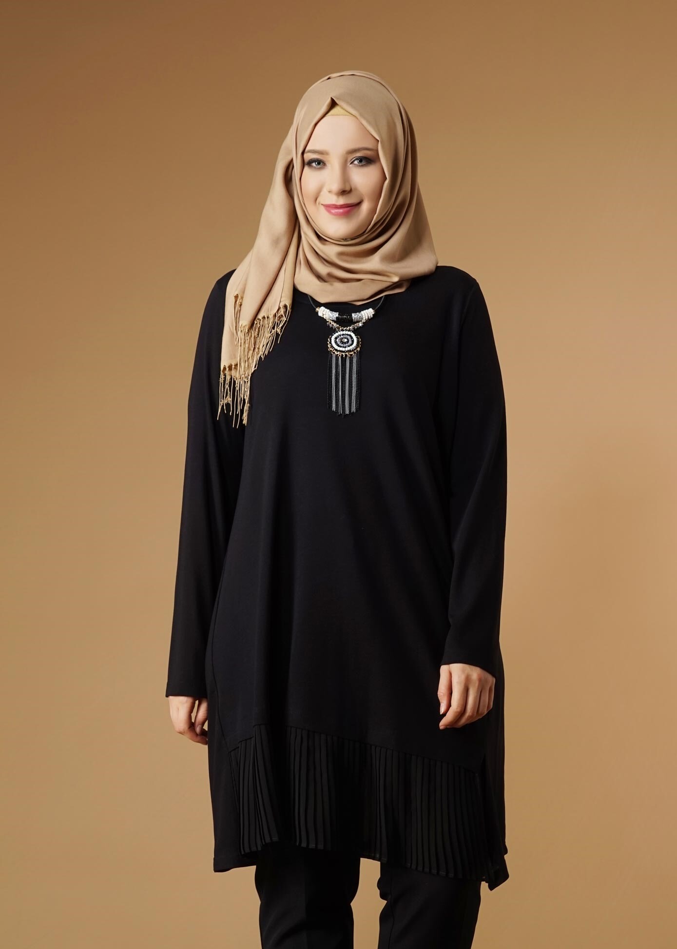 Tesettür giyim SİYAH ETEK UCU PİLİSELİ TUNİK 2627 