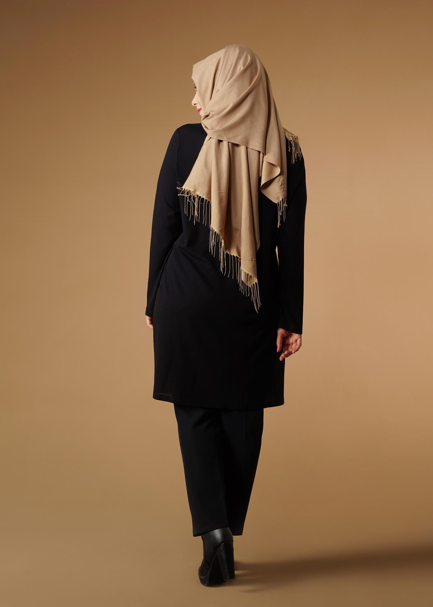 Tesettür giyim SİYAH ETEK UCU PİLİSELİ TUNİK 2627 