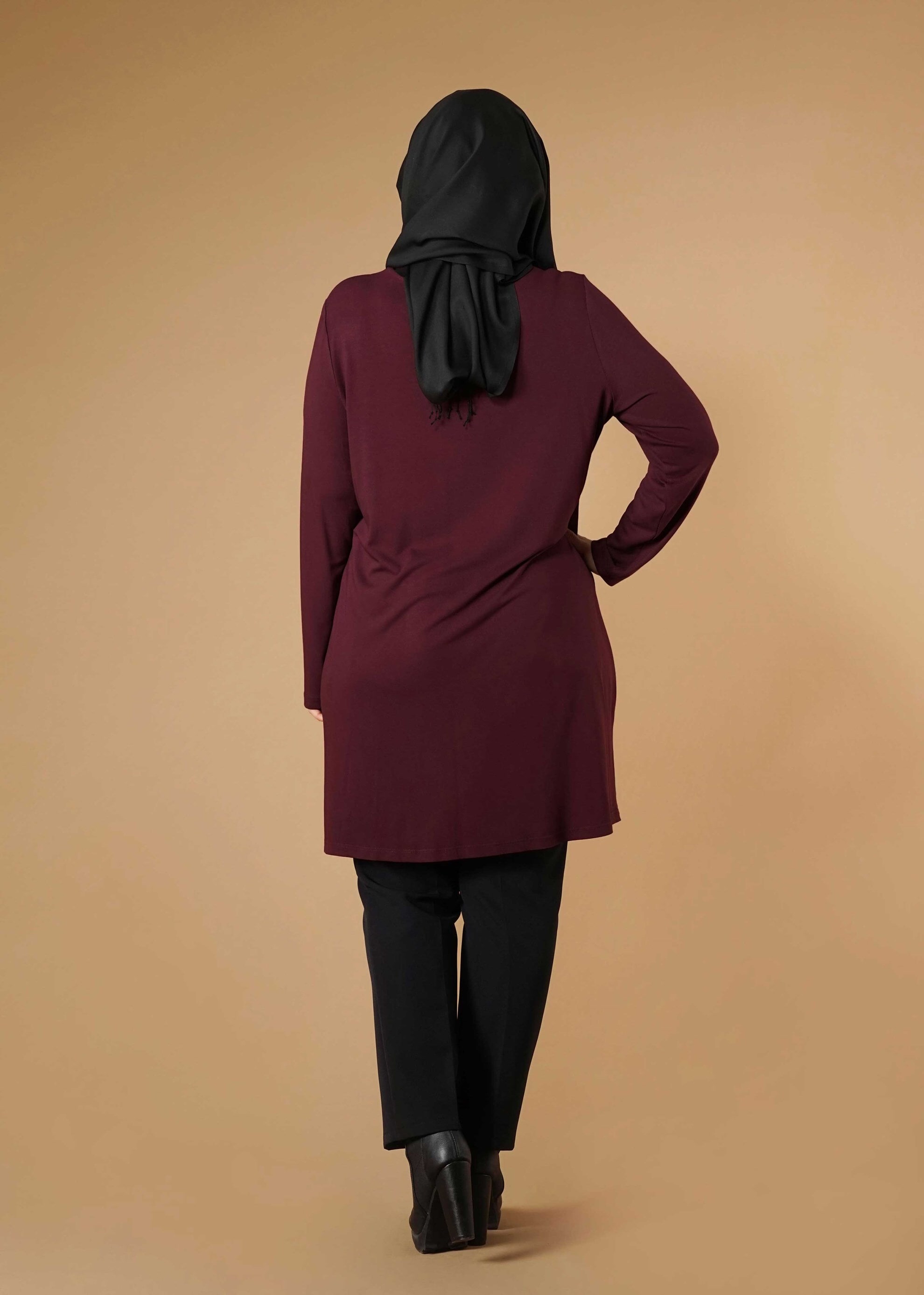 Tesettür giyim BORDO ETEK UCU PİLİSELİ TUNİK 2627 