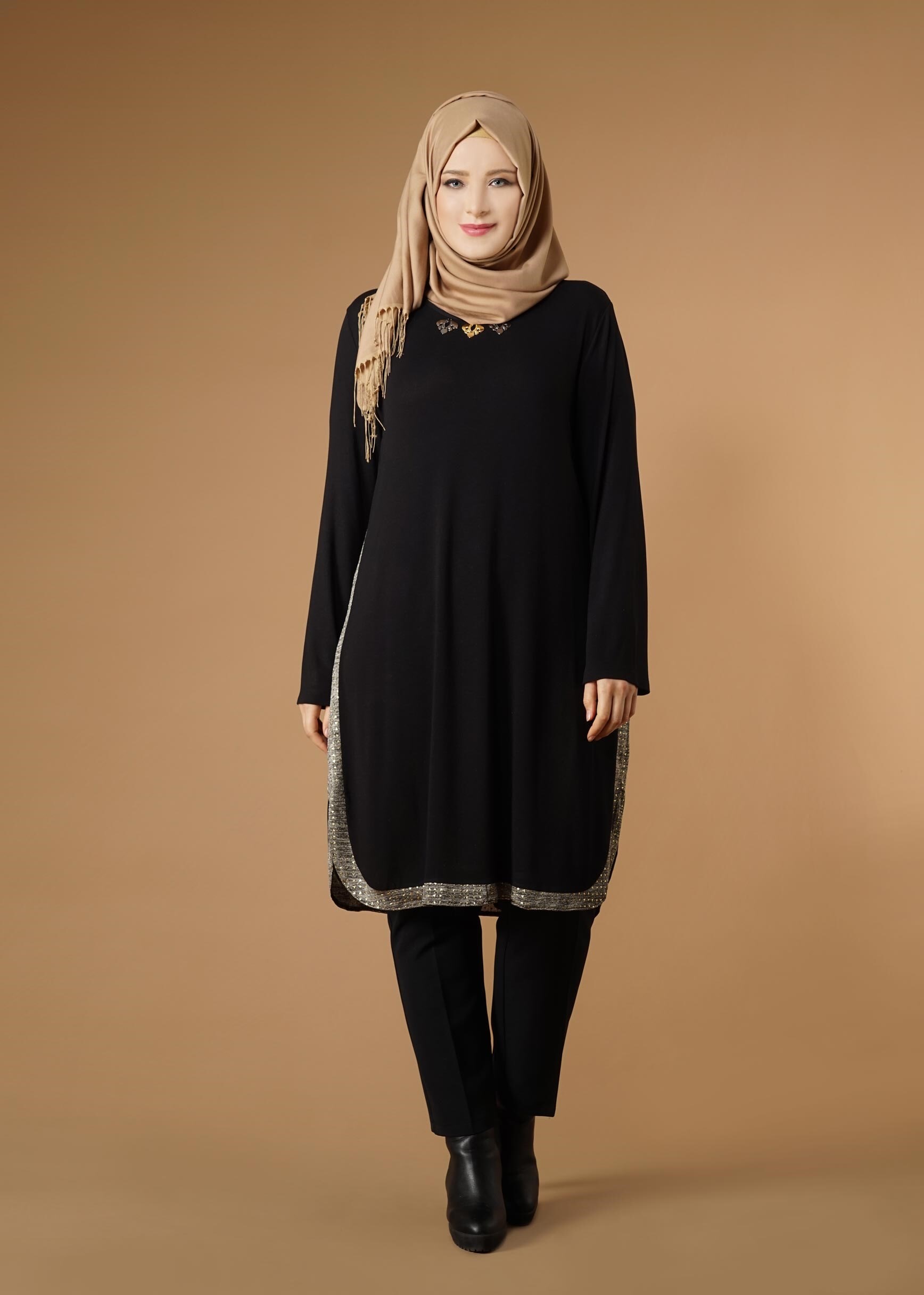 Tesettür giyim SİYAH DESENLİ ŞERİT DETAYLI TUNİK 2638 