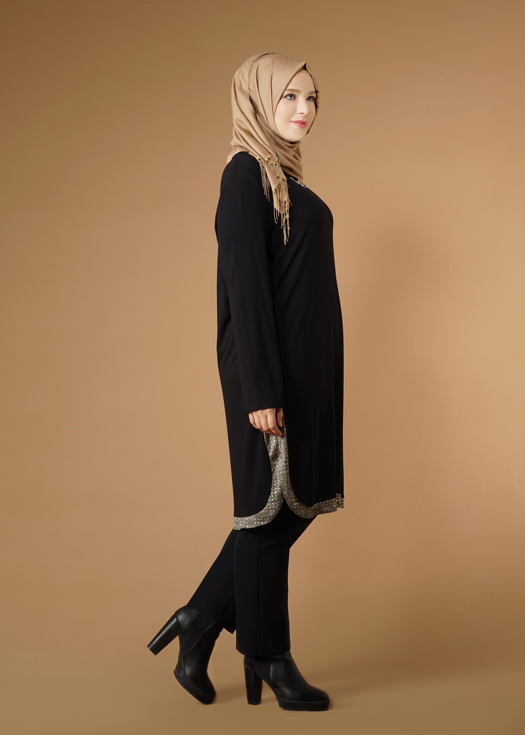 Tesettür giyim SİYAH DESENLİ ŞERİT DETAYLI TUNİK 2638 