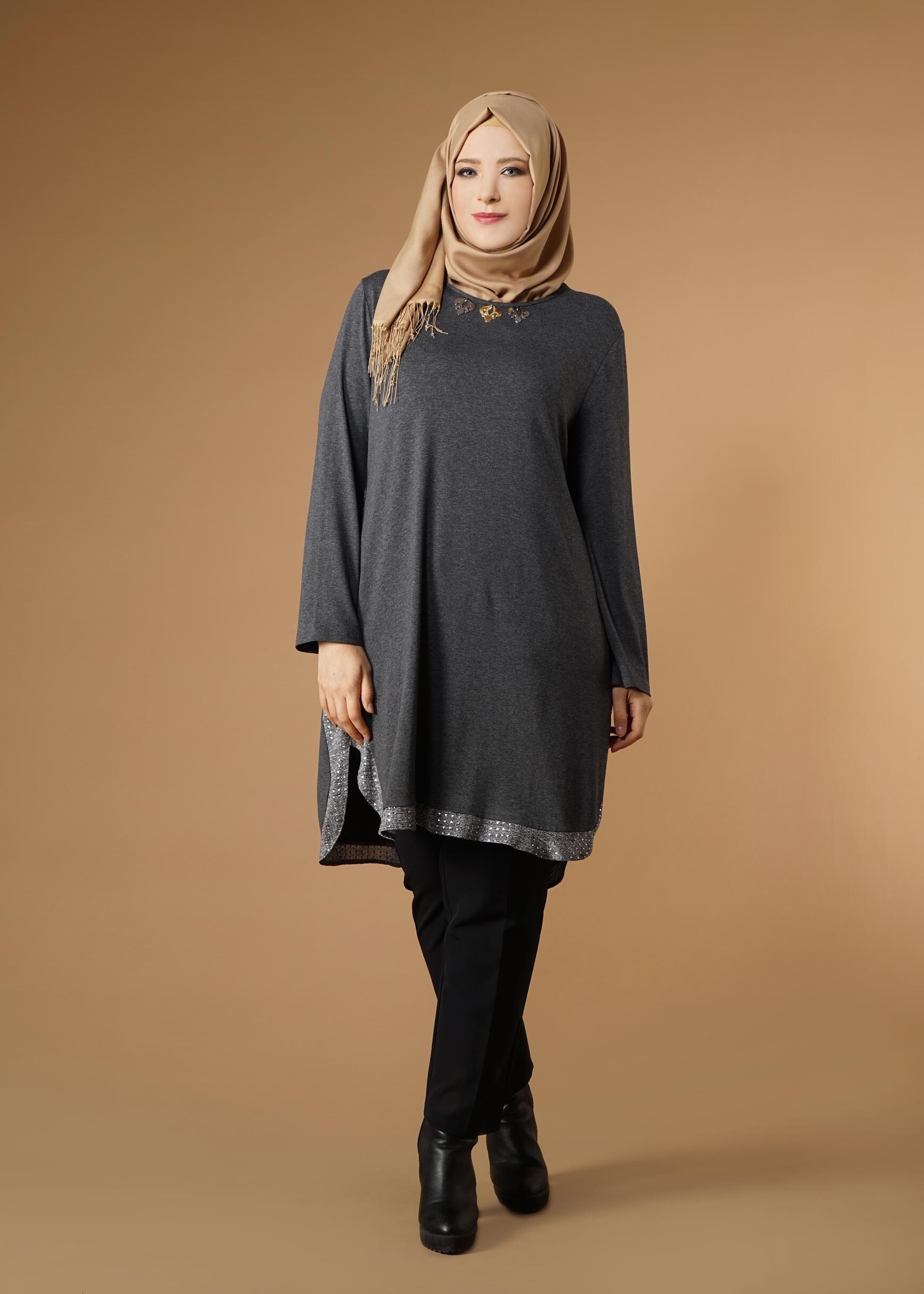 Tesettür giyim GRİ DESENLİ ŞERİT DETAYLI TUNİK 2638 