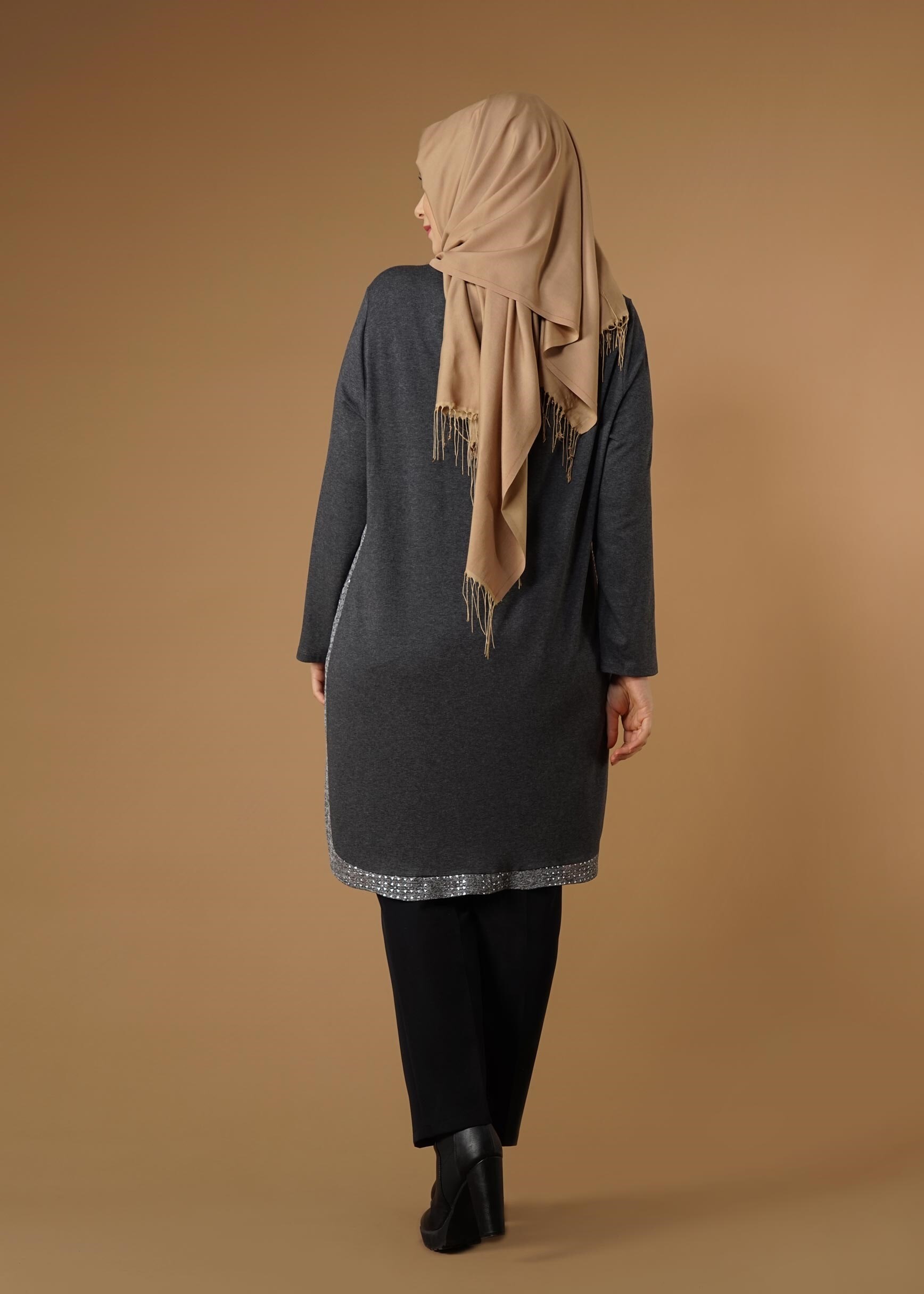 Tesettür giyim GRİ DESENLİ ŞERİT DETAYLI TUNİK 2638 